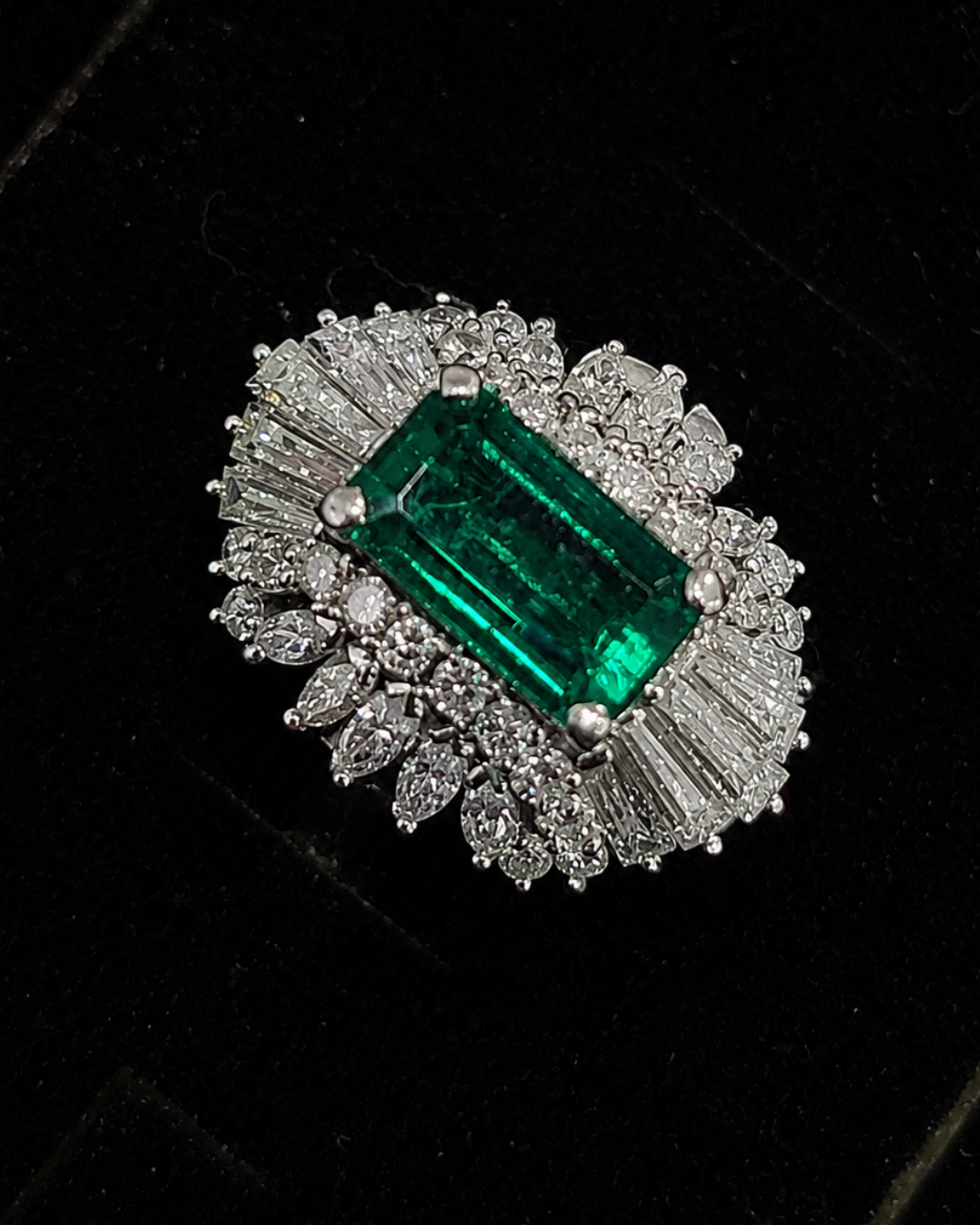 GIA F1 Colombian Emerald Ring in Pt900 / E2.01ct / D1.60ct 1034 JJC0665