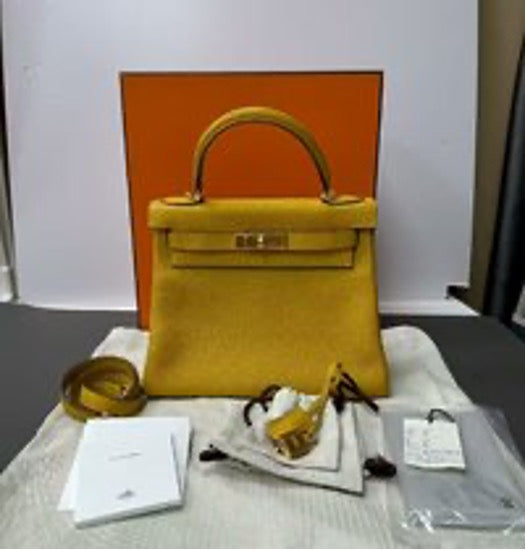 HERMES Kelly 28 Handbag with Amber and Gold Buckle, for Hand, Shoulder, or Crossbody Use 3042508283413