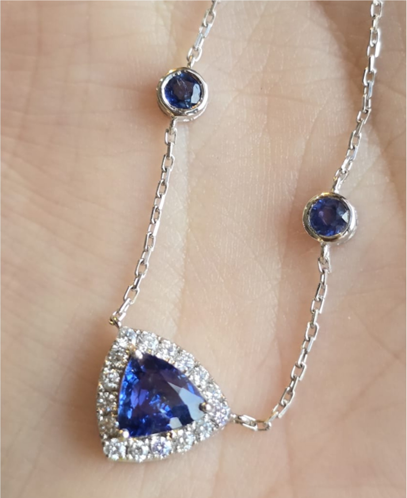 1.09ct Triangle Sapphire Necklace SYCB42