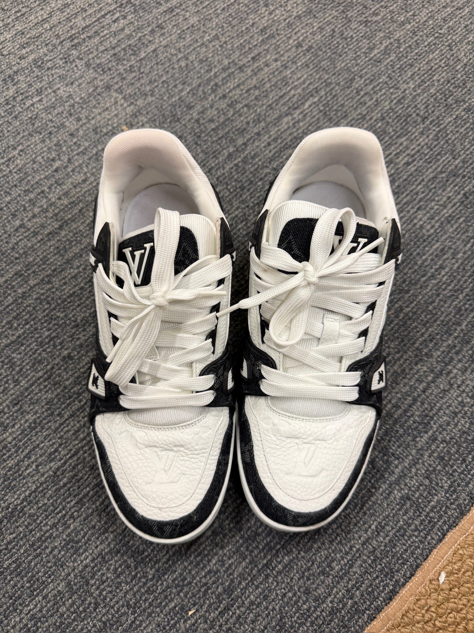 Louis Vuitton Trainer Low-Top Sneakers | Black & White Panda|size38.5