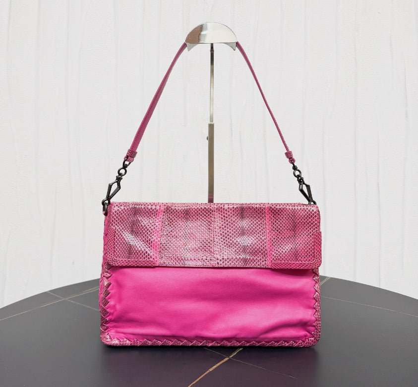 BV fuchsia snakeskin shoulder bag, size 30 21485629