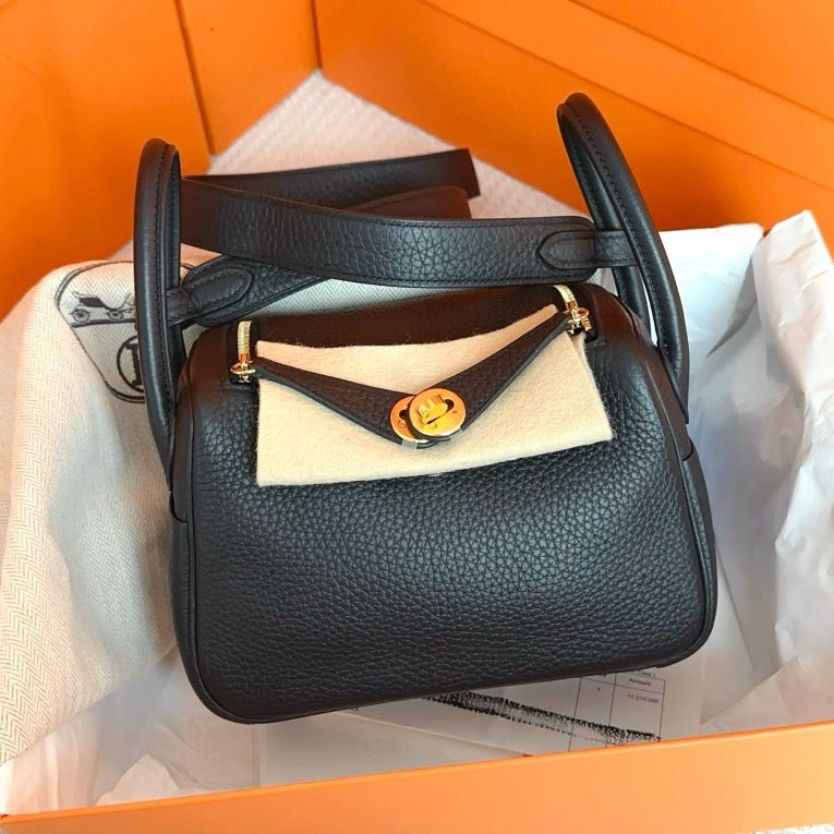 Hermes mini Lindy 89 black and gold second generation, new style, short shoulder strap, W-stamped TC leather. SYC2197