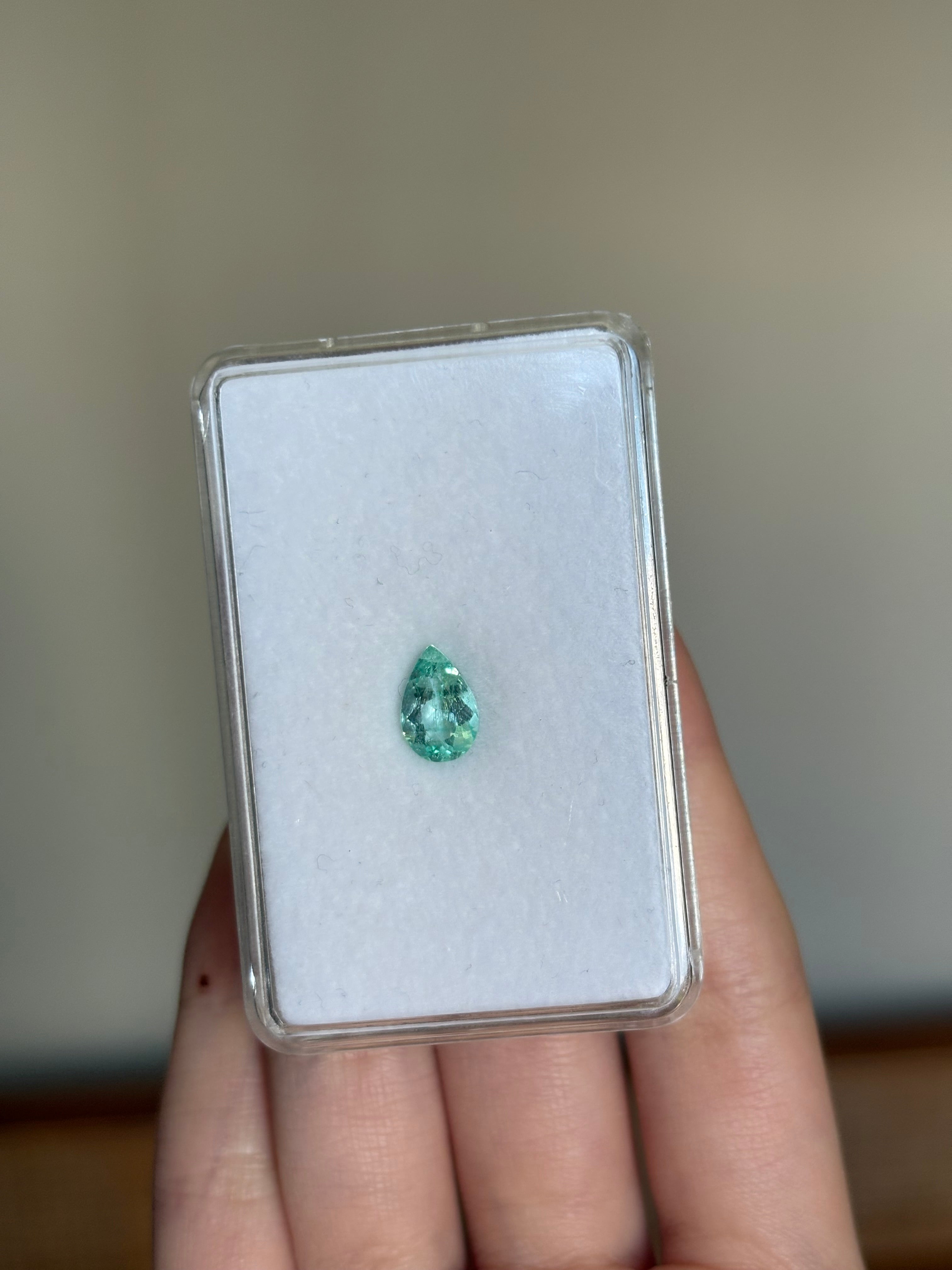 1.36ct Vanadium Beryl* DXBCS4957