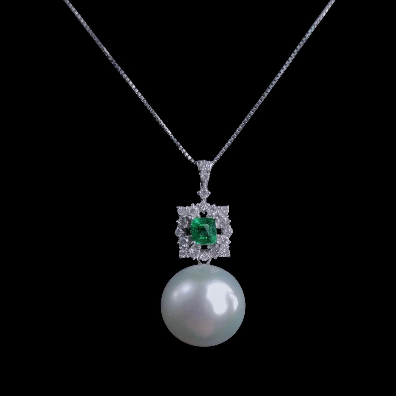 12.2mm Natural South Sea White Pearl and & 0.20ct Diamond Necklace set in Platinum