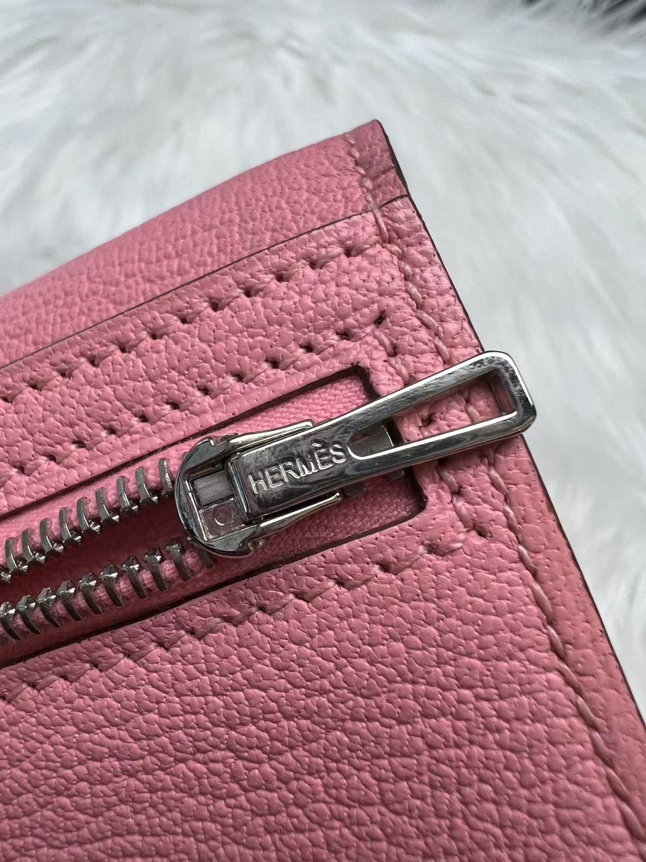 Hermès bearn3Q Premium Leather Bifold Wallet - Sakura Pink