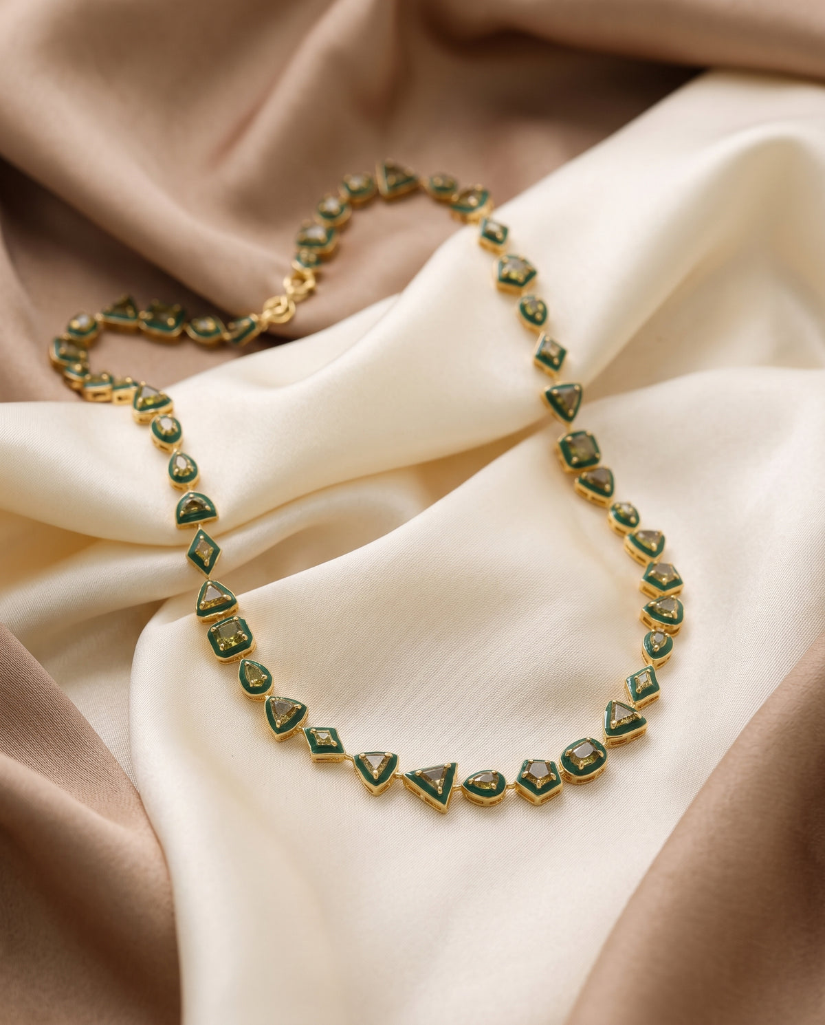 Morphe - 31crts Peridot Multi Shape Necklace HOA016