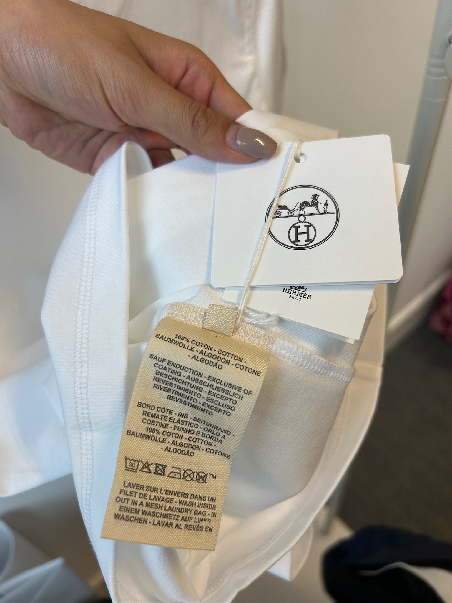 Size 40 - Hermès White Droit Cartouche Printed Straight T-Shirt
