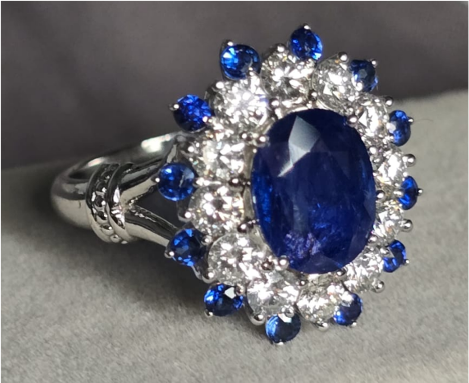 2.09ct Sapphire ring SYCB52