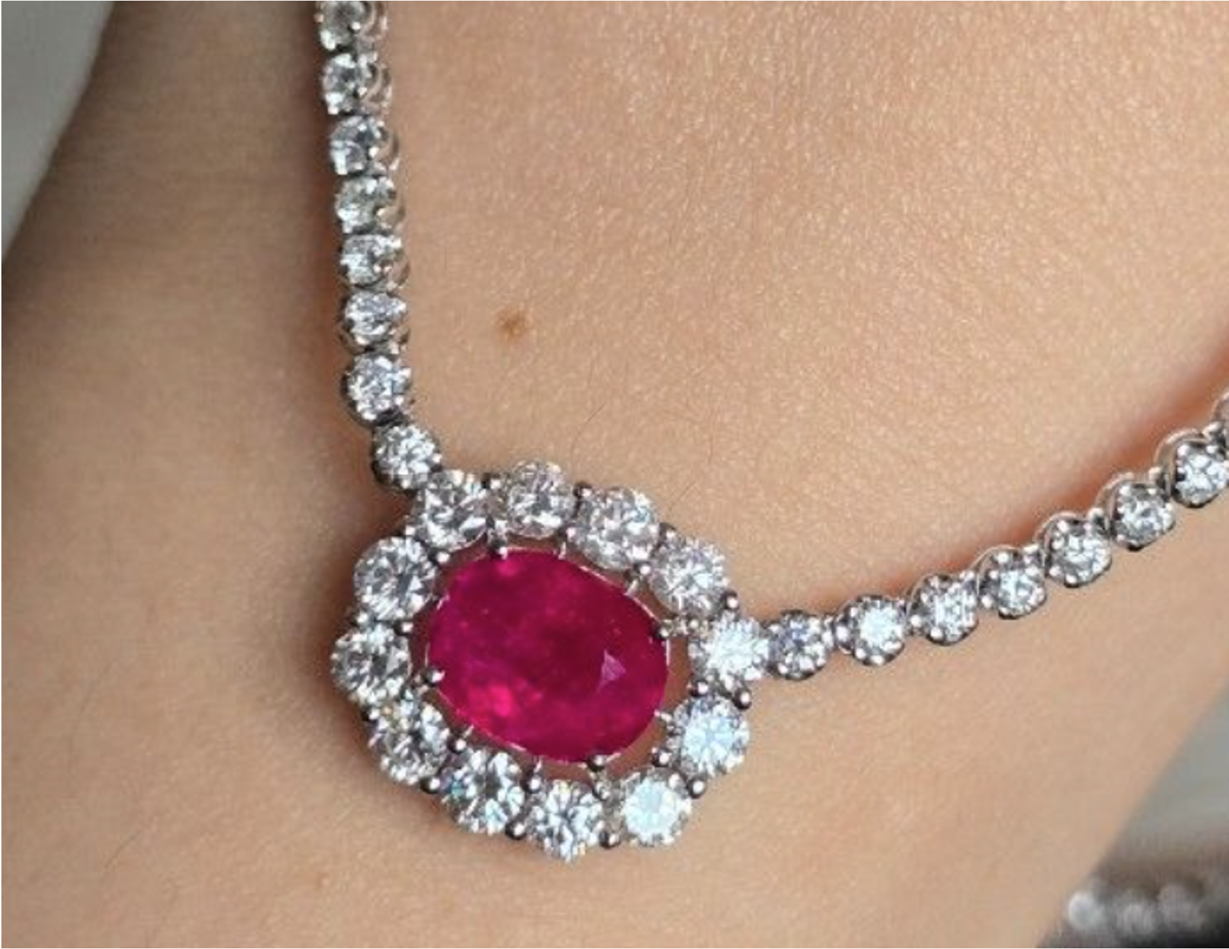 2.91ct Unheated Burma Ruby (Intense red) Necklace with natural diamonds SYCB5