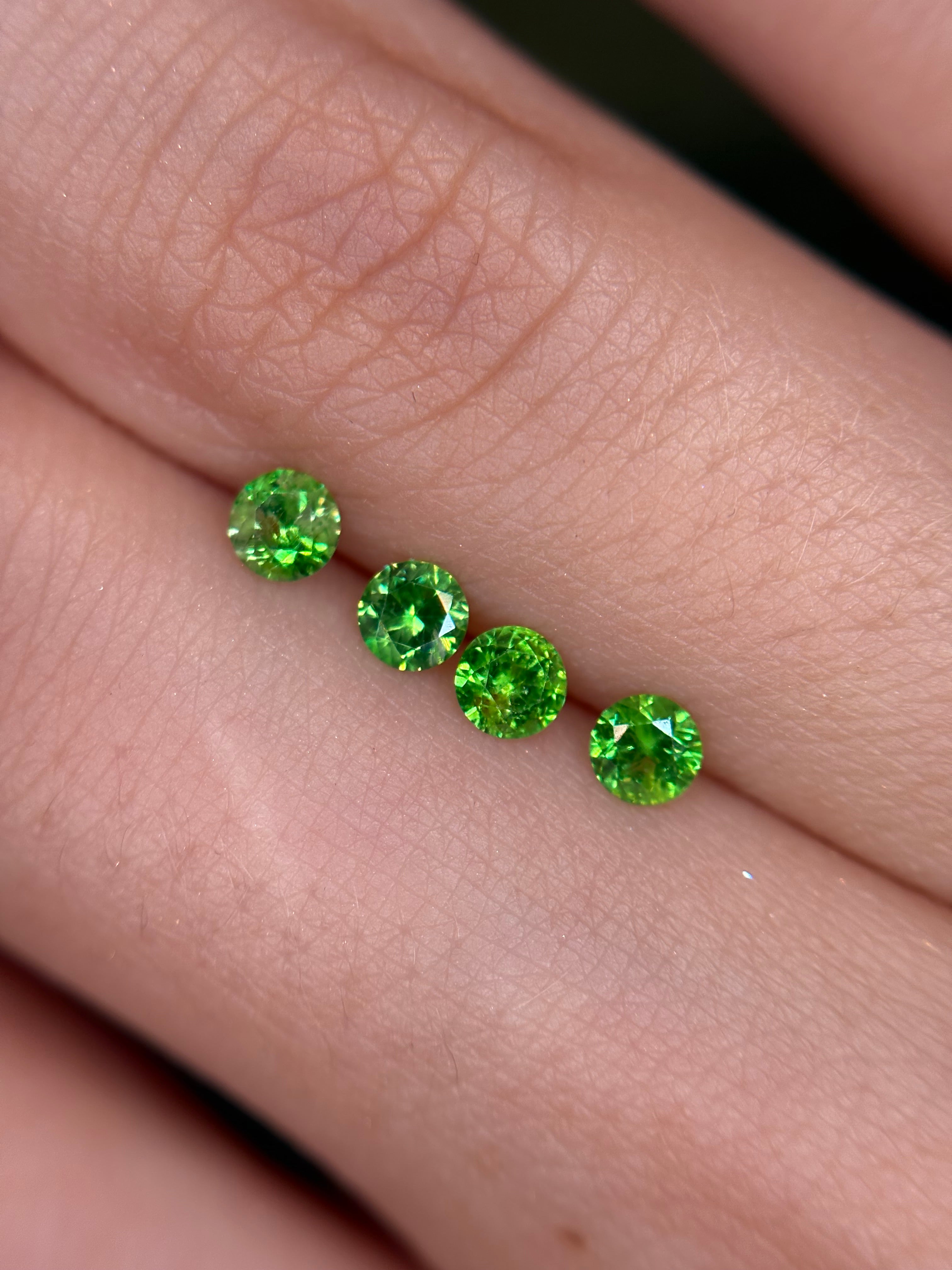 0.67ct Russian Demantoid Bobrovka Set 5pcs (3) DXBCS4847