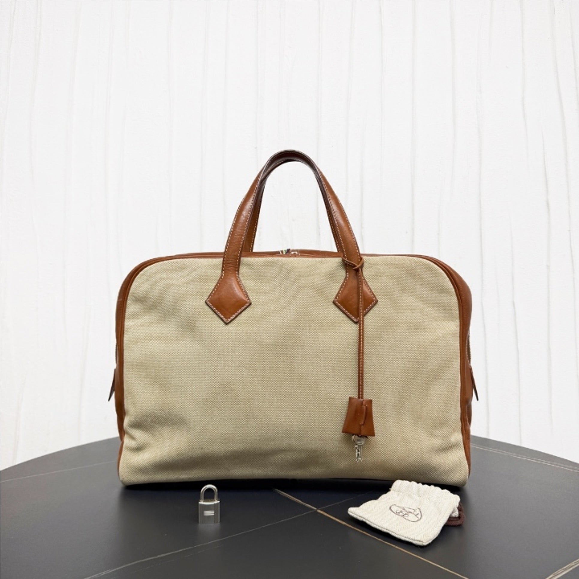 Hermes brown and white color-blocked Victorian canvas tote bag, size 40 23272321
