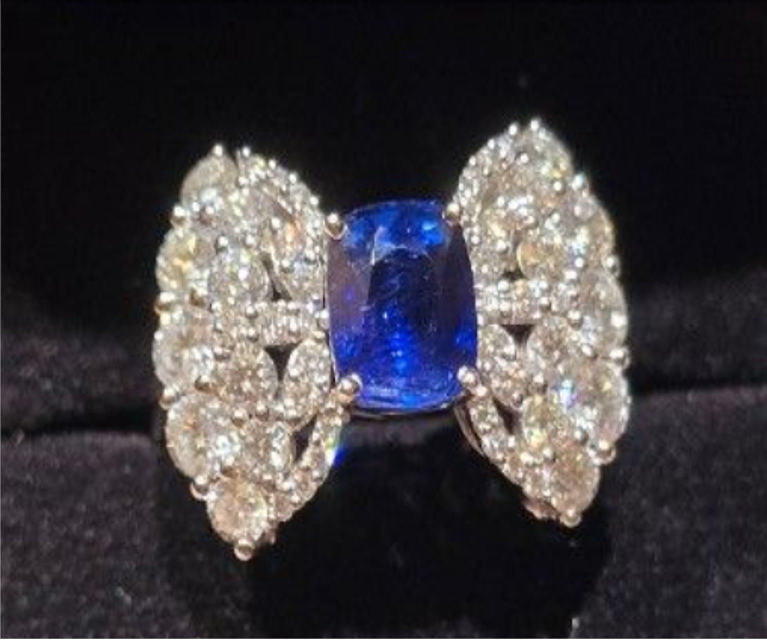 1.55ct Unheated Burma Sapphire Intense Blue Ring with natural diamonds in 18K gold SYCB68