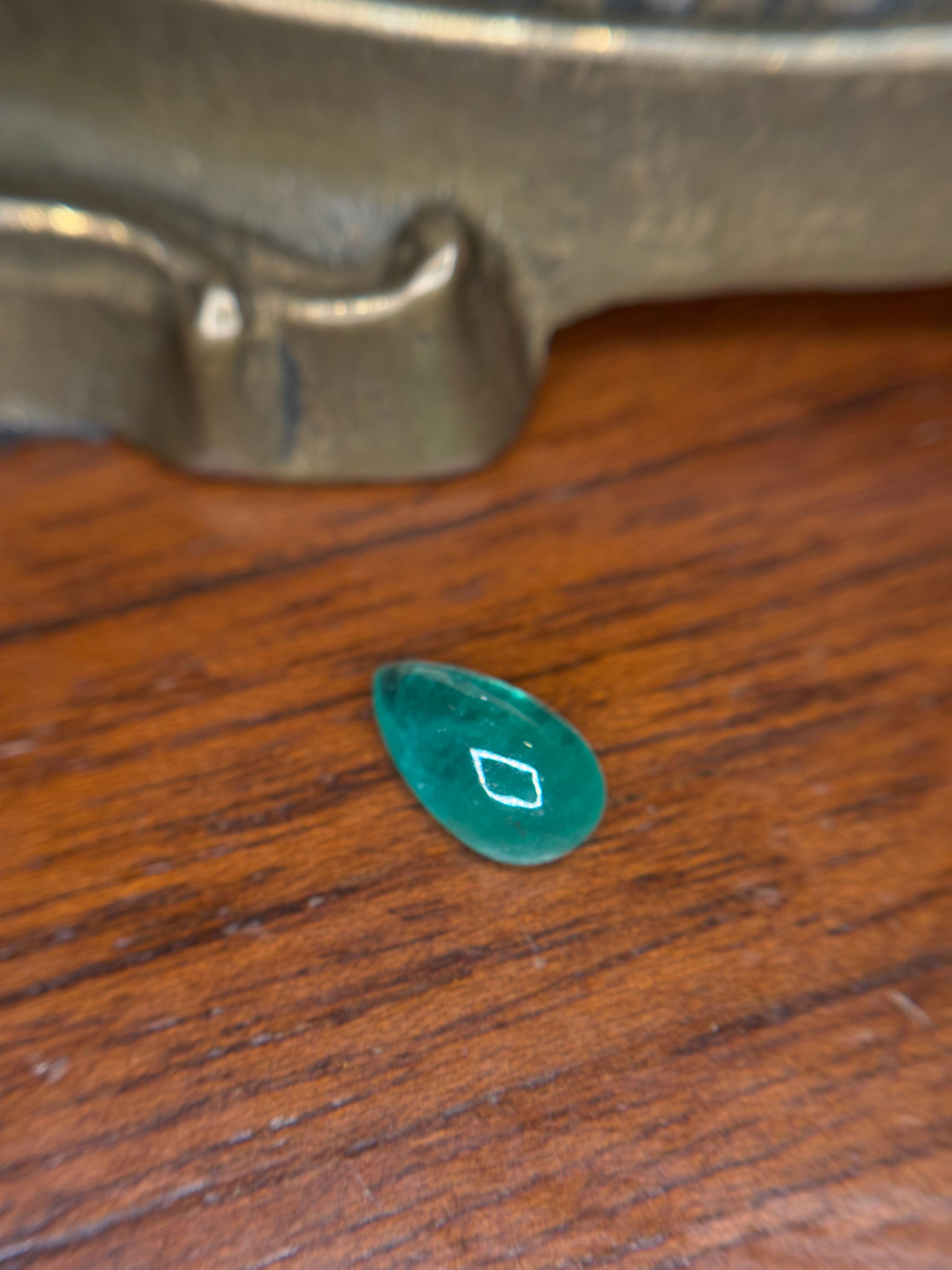 1.75ct Emerald Pear Cabochon THAIC0687
