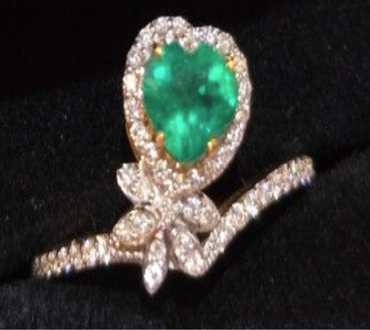 0.50ct Colombia Emerald Ring with natural diamonds in 18K gold SYCB76