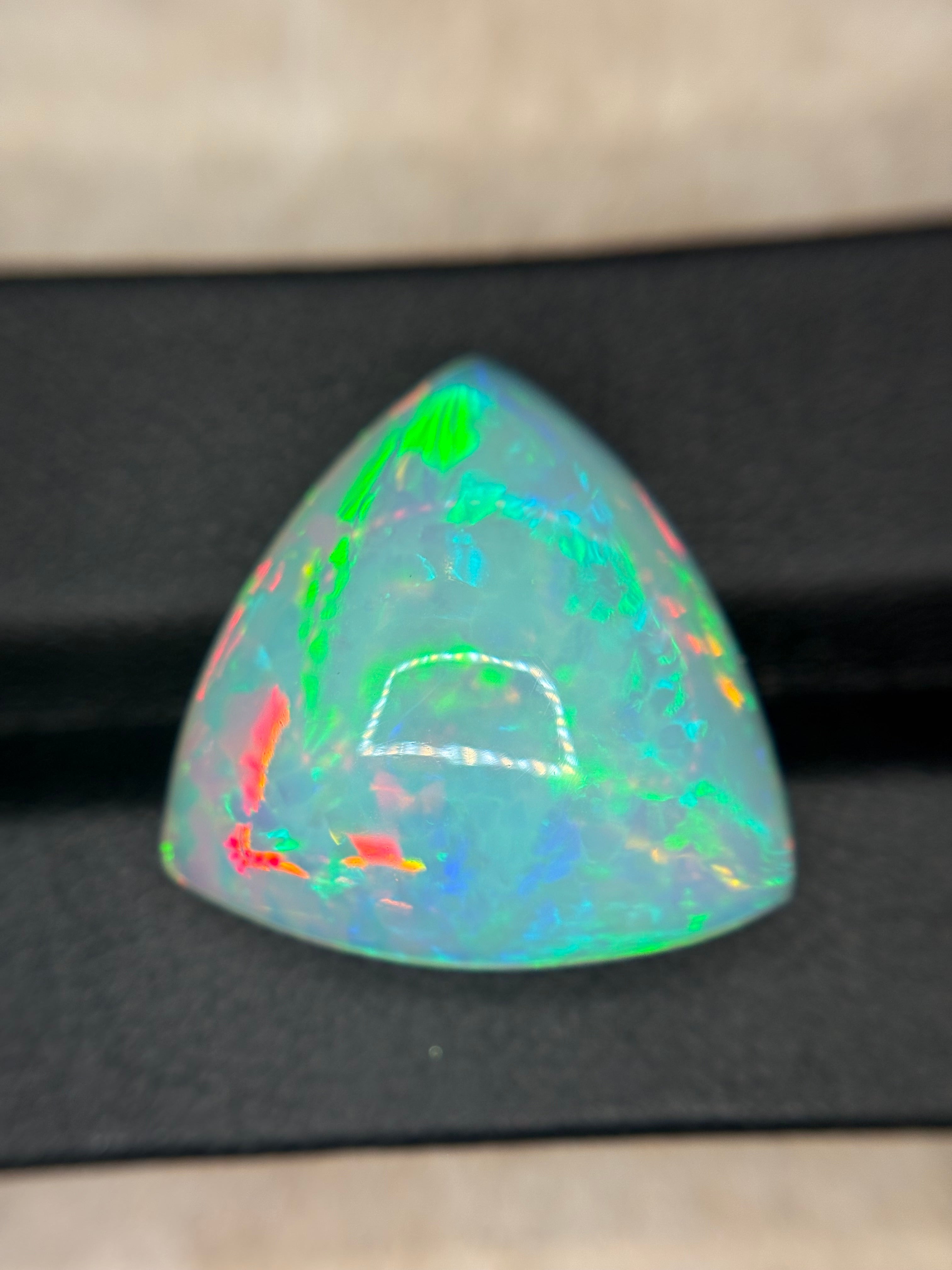 18.50ct White Opal Cab Trillion THAIC0462