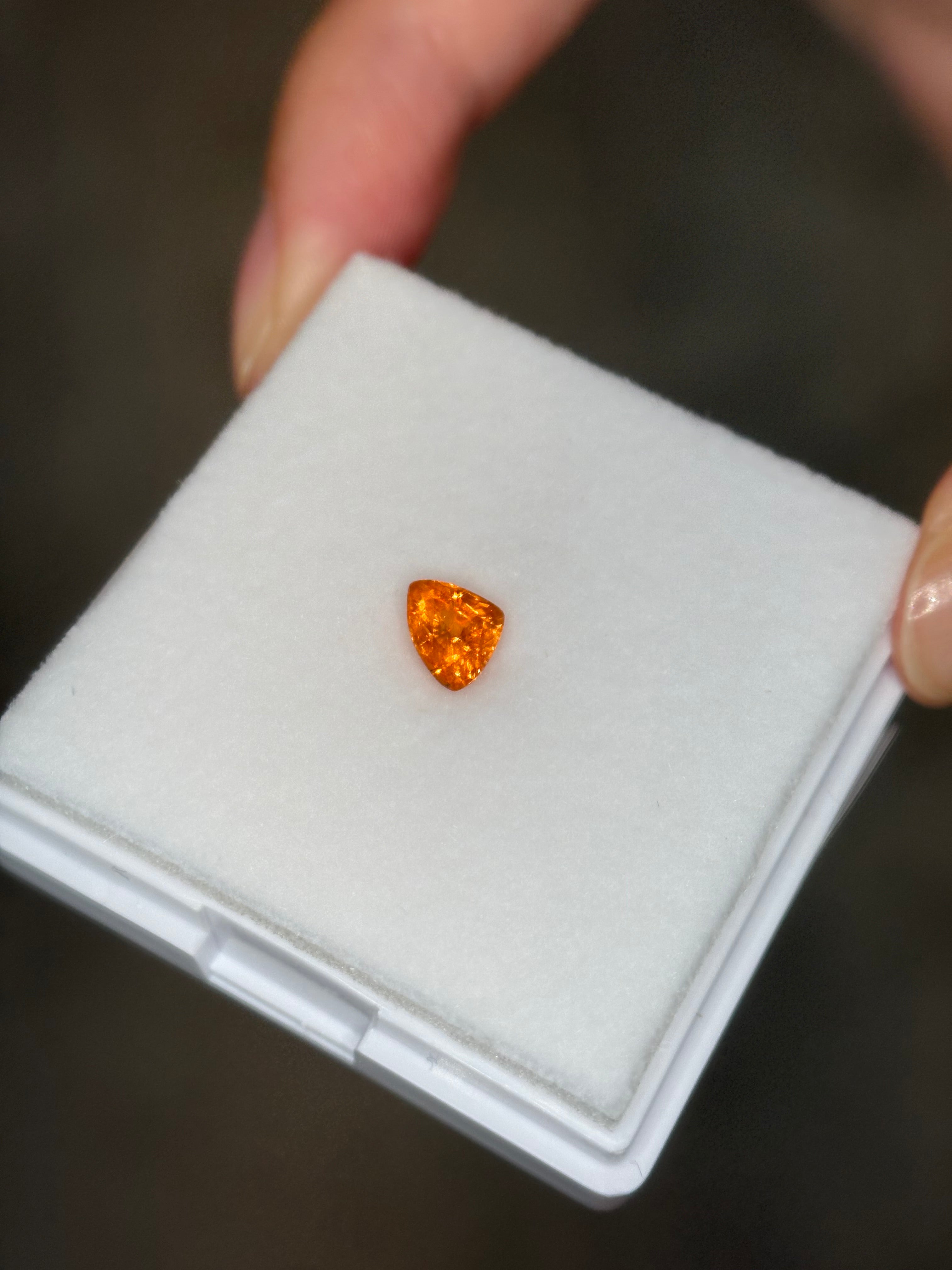 1.00ct Fanta Spessartine Trillion DXBCS5779