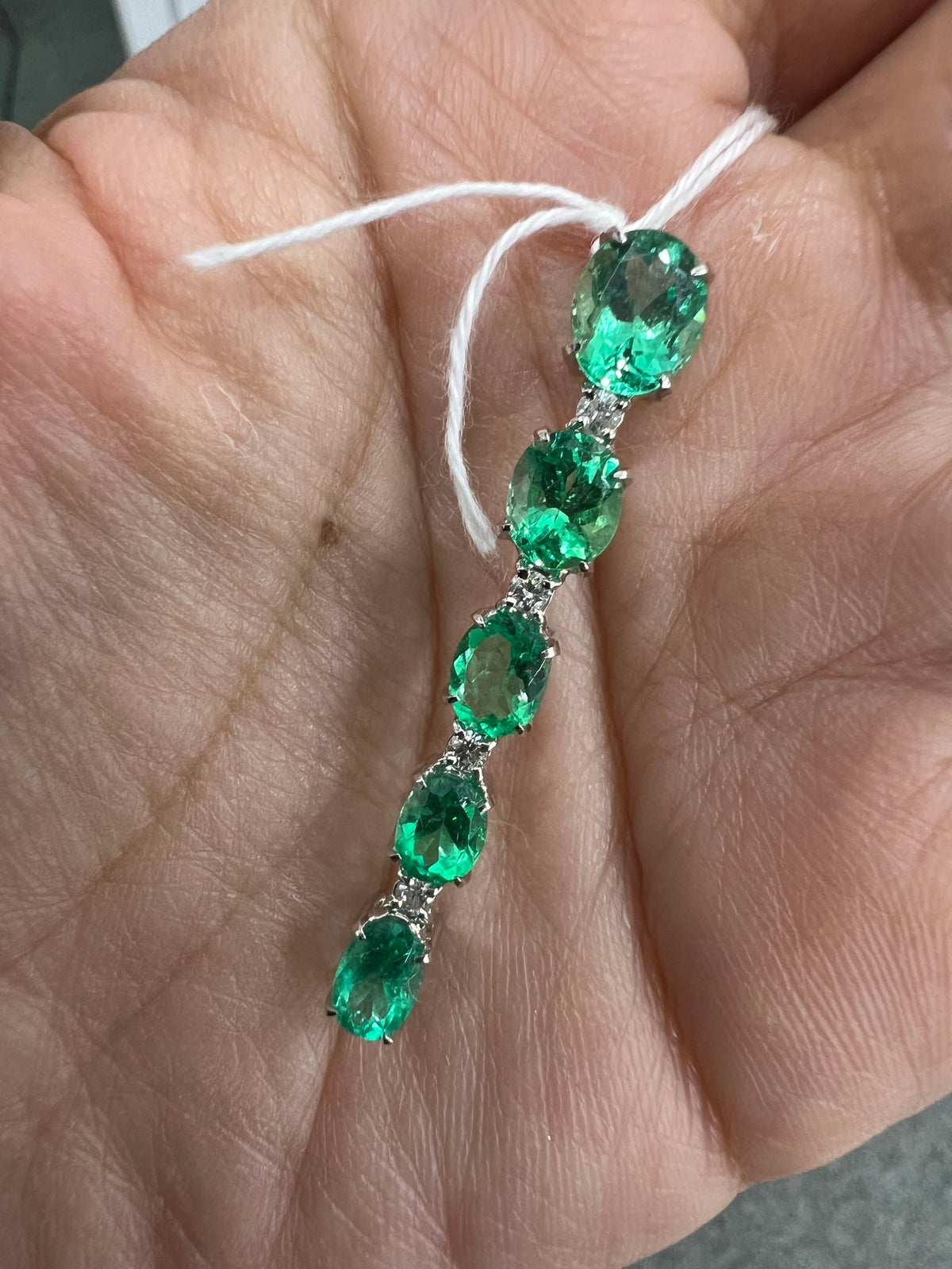K18WG Emerald Top J0918NUTV7