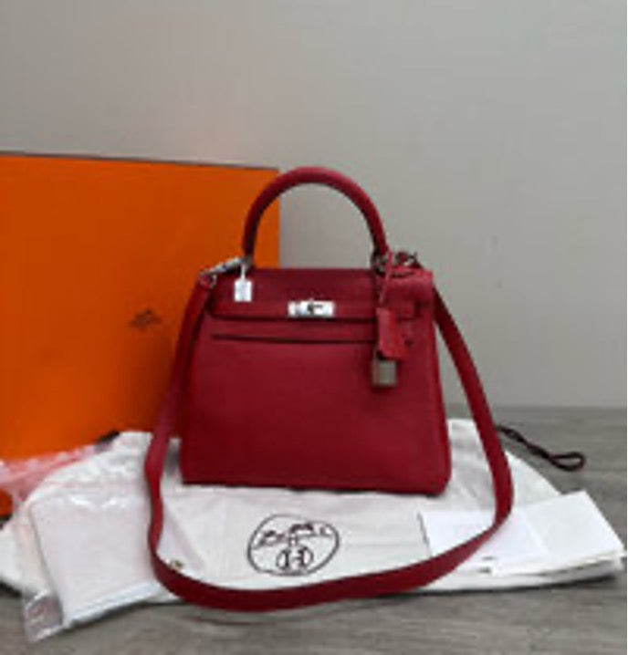 *HERMES Kelly 25 Handbag with Red Flag and Silver Buckle 3032605152644