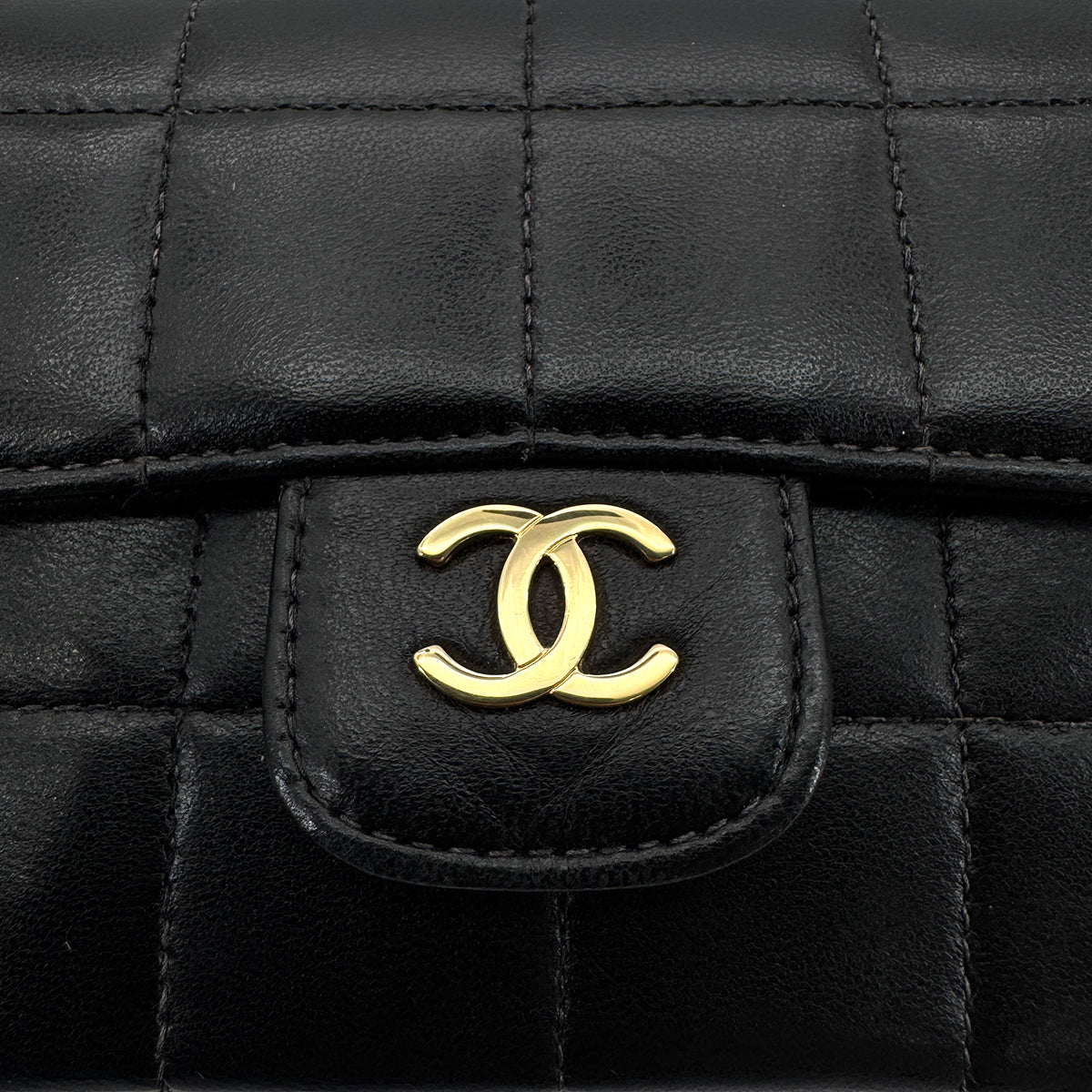 CHANEL VINTAGE MINI CHOCOLATE BAR FLOWER BLACK LAMB SKIN 90197092