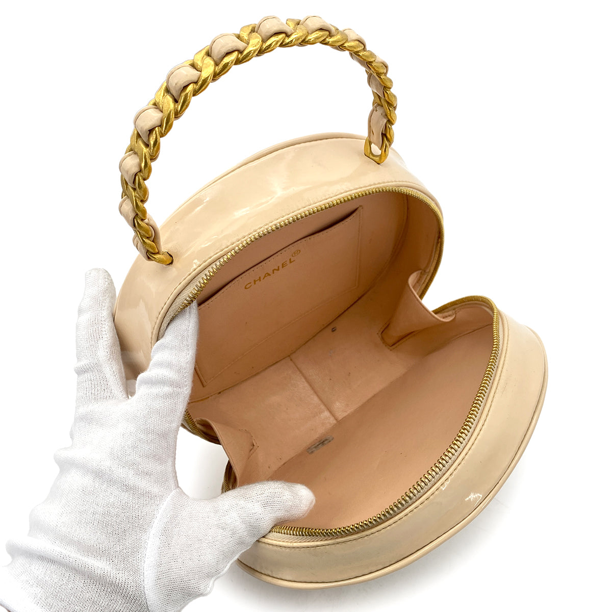 CHANEL VINTAGE ROUND VANITY HAND BAG BEIGE ENAMEL 90257628