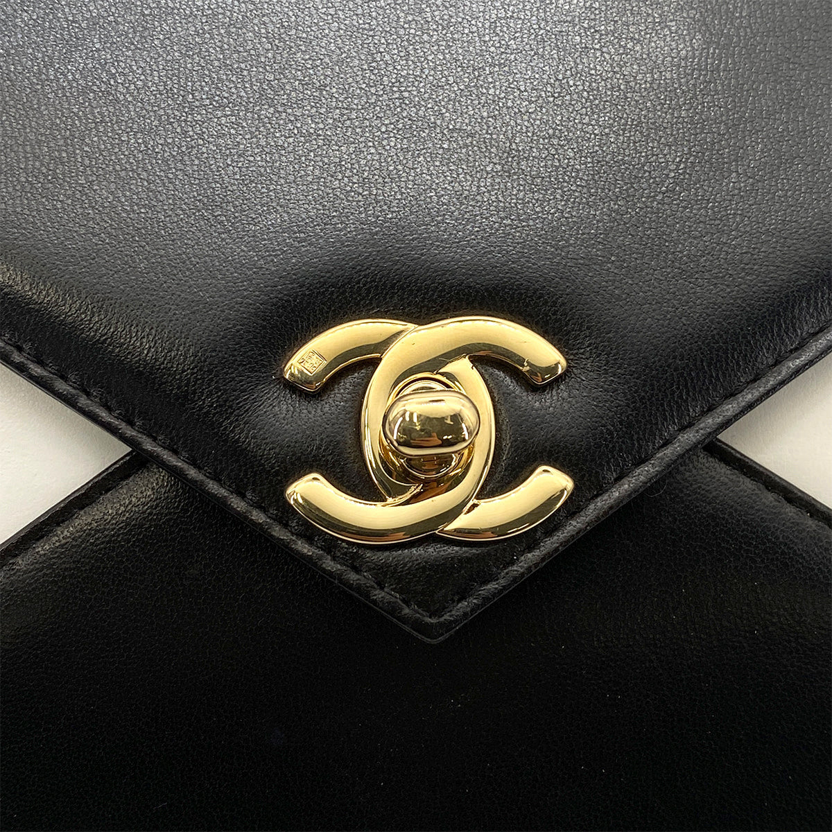 CHANEL VINTAGE CHAIN HAND BAG BLACK WHITE LAMB SKIN 90259891