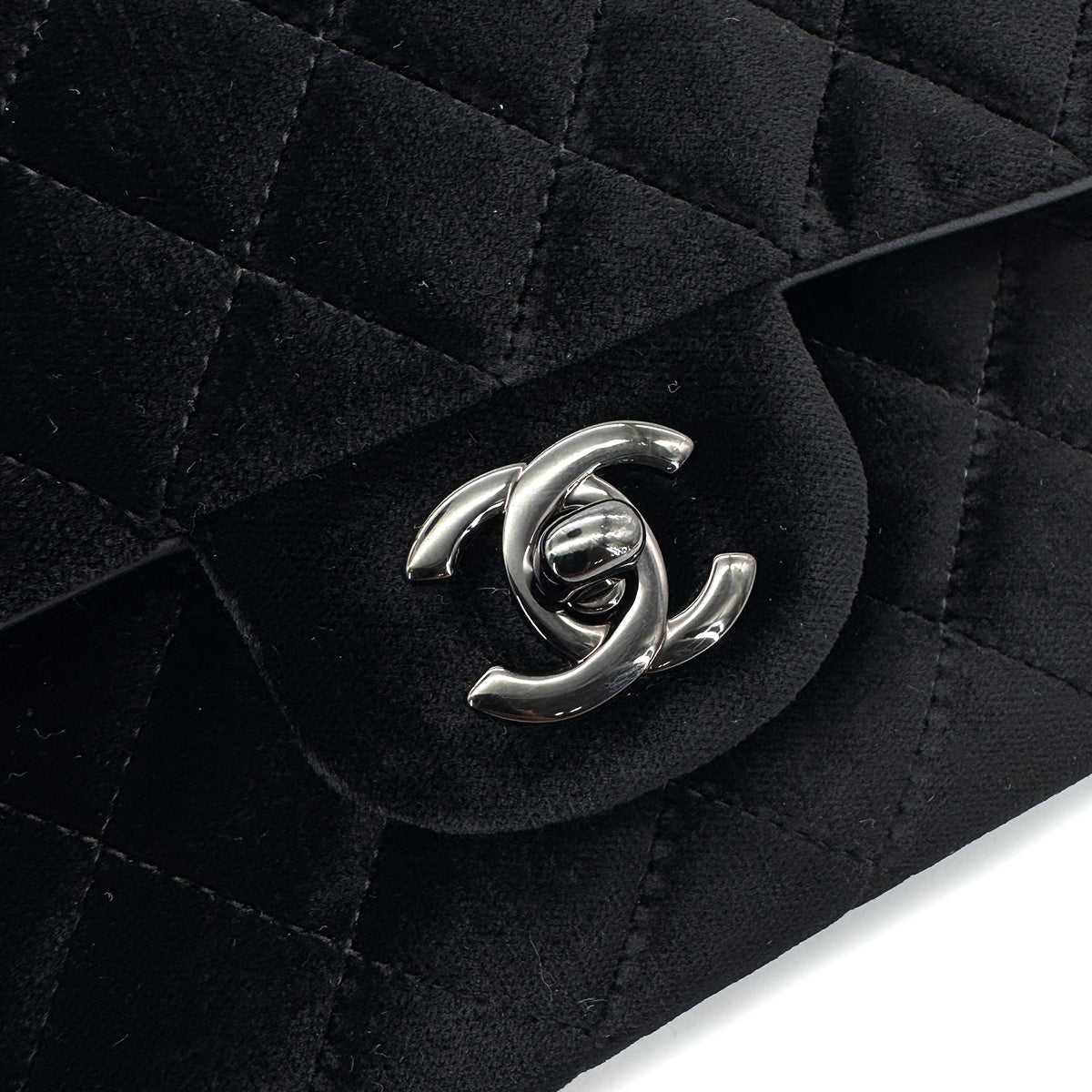 CHANEL CLASSIC FLAP MEDIUM CHAIN SHOULDER BAG BLACK VELOR 90298168