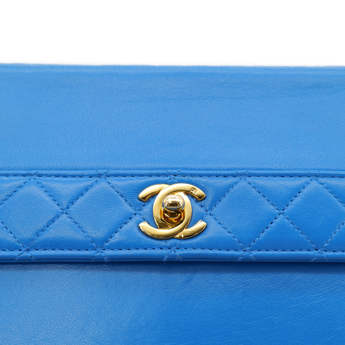 CHANEL VINTAGE MATELASSE TRAPEZOID CHAIN SHOULDER BAG BLUE LAMB SKIN 90303009