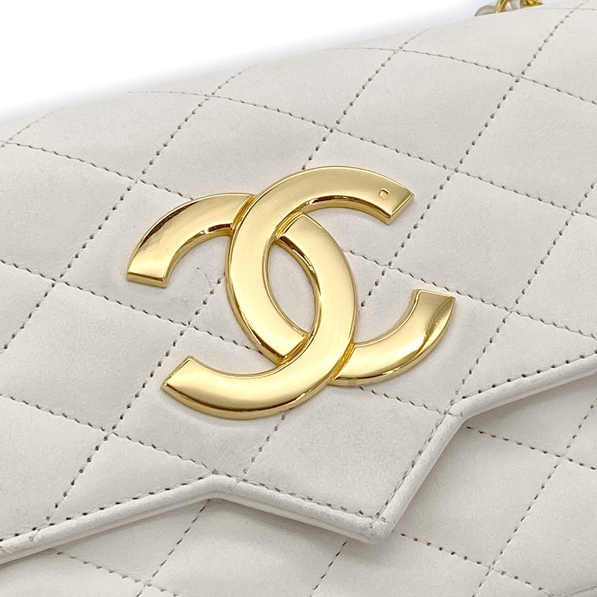 CHANEL VINTAGE MINI MATELASSE BIG COCO CHAIN SHOULDER BAG WHITE LAMB SKIN 90303314