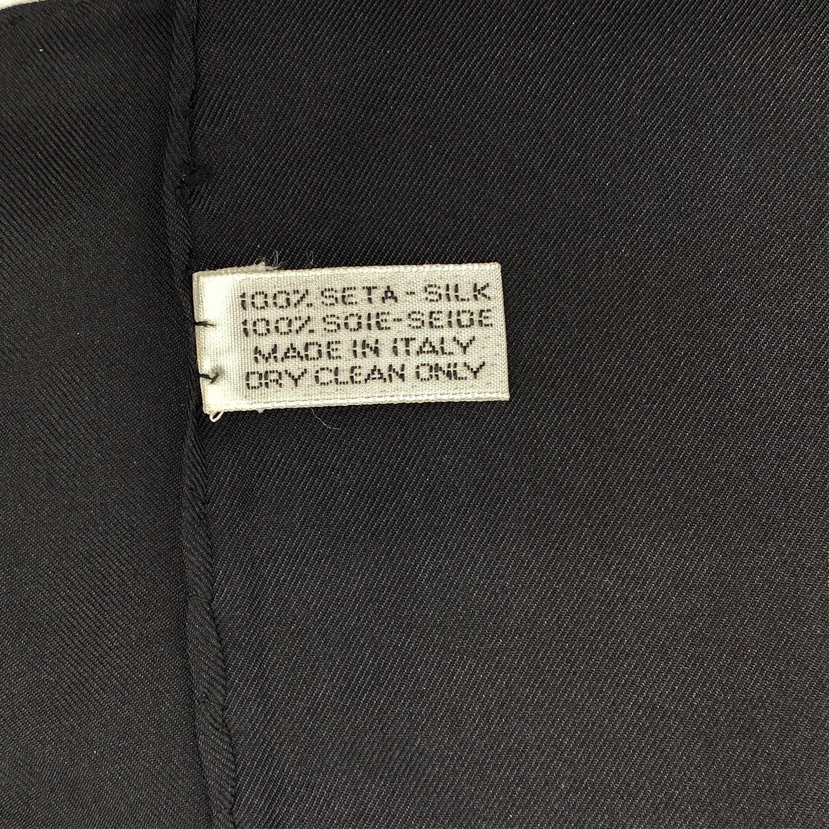 CHANEL VINTAGE SCARF BLACK GOLD RED SILK 90303504