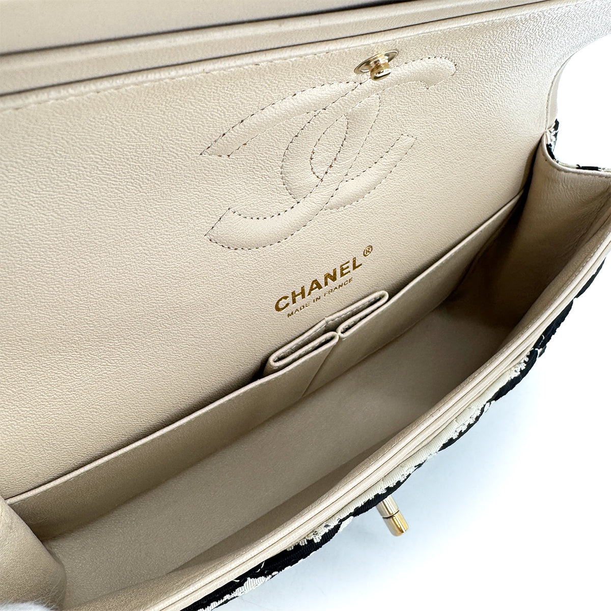 CHANEL MATELASSE BORDER CHAIN SHOULDER BAG FAUX PEARL BLACK WHITE COTTON 90308210