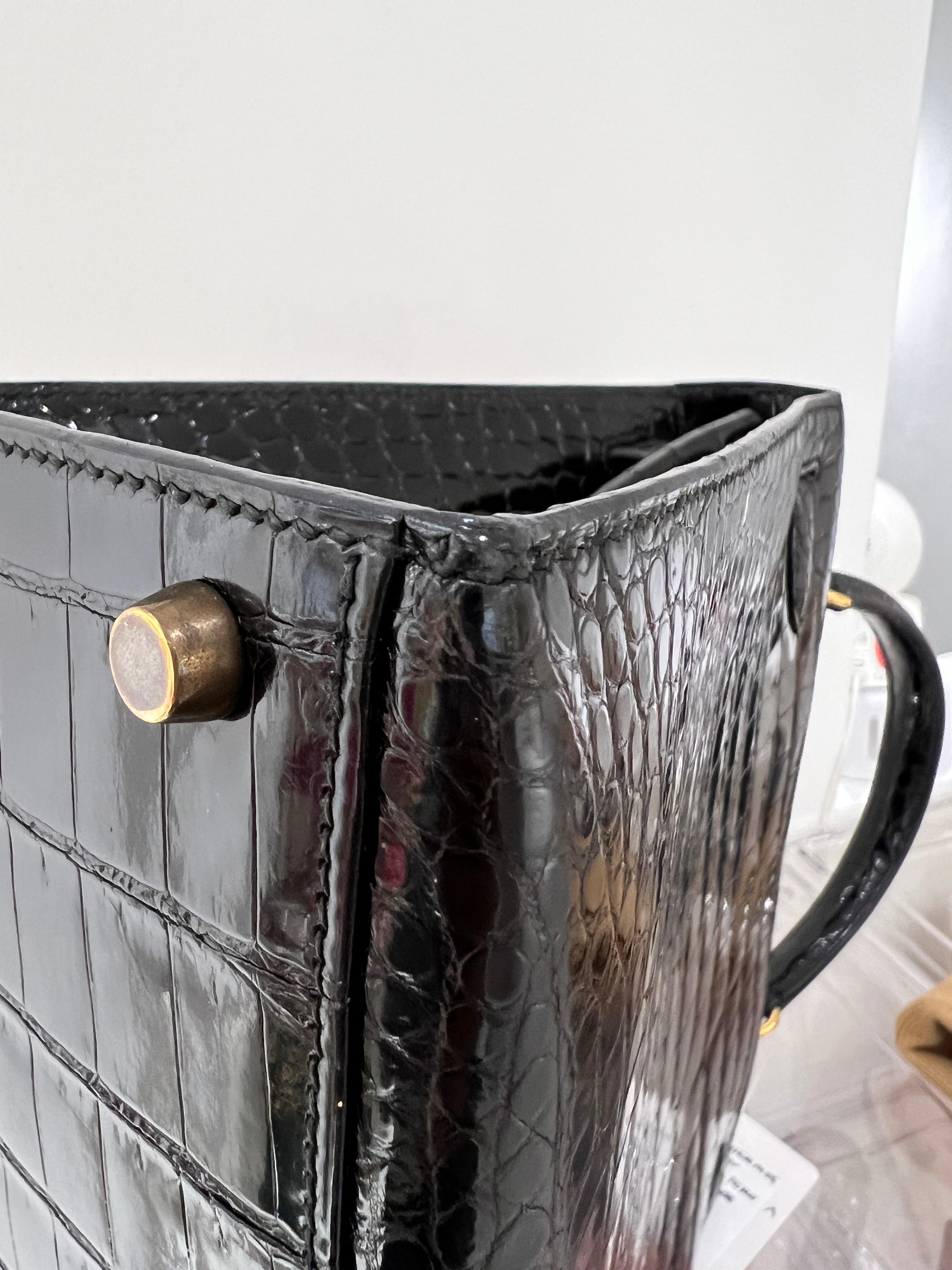 Hermes Vintage Kelly 28 Sellier Black Shiny Porosus GHW #V Circle (Y1992) SCKH4103