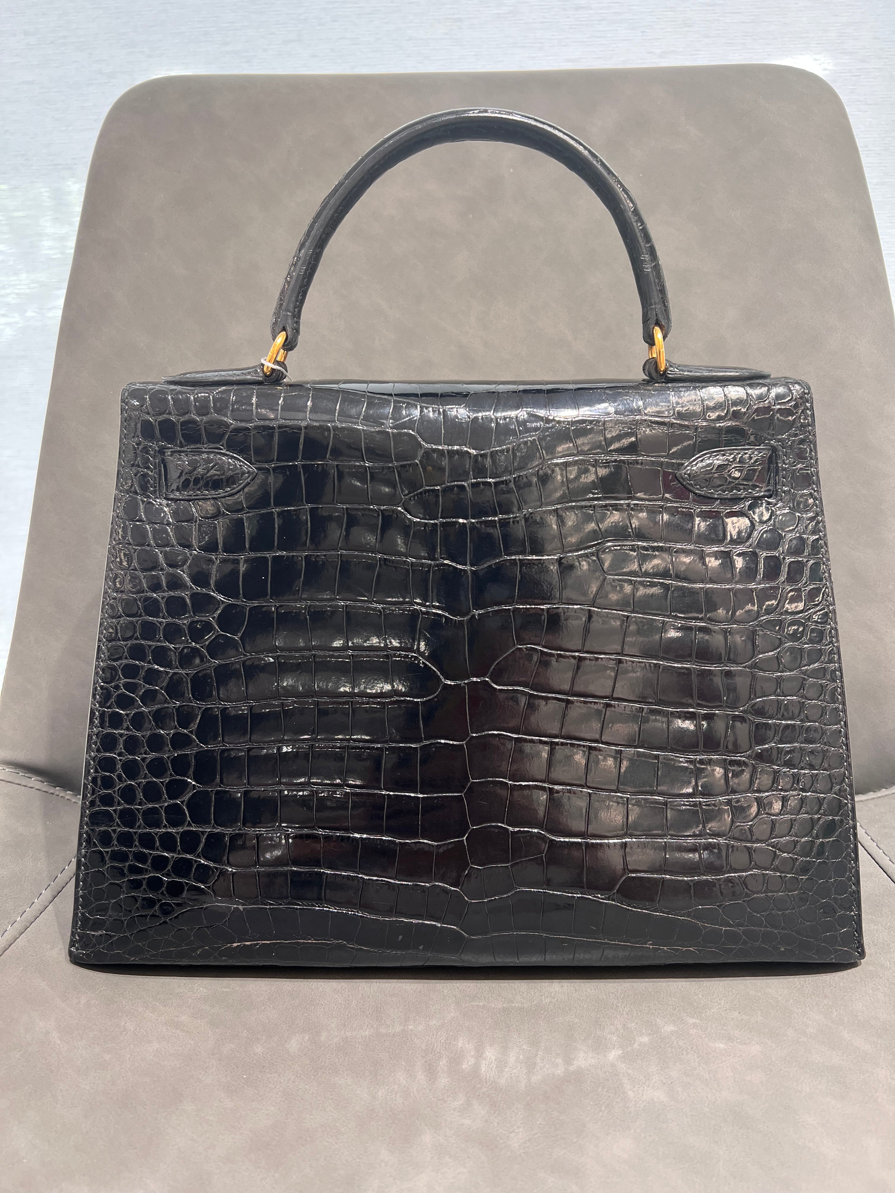Hermes Vintage Kelly 28 Sellier Black Shiny Porosus GHW #V Circle (Y1992) SCKH4103