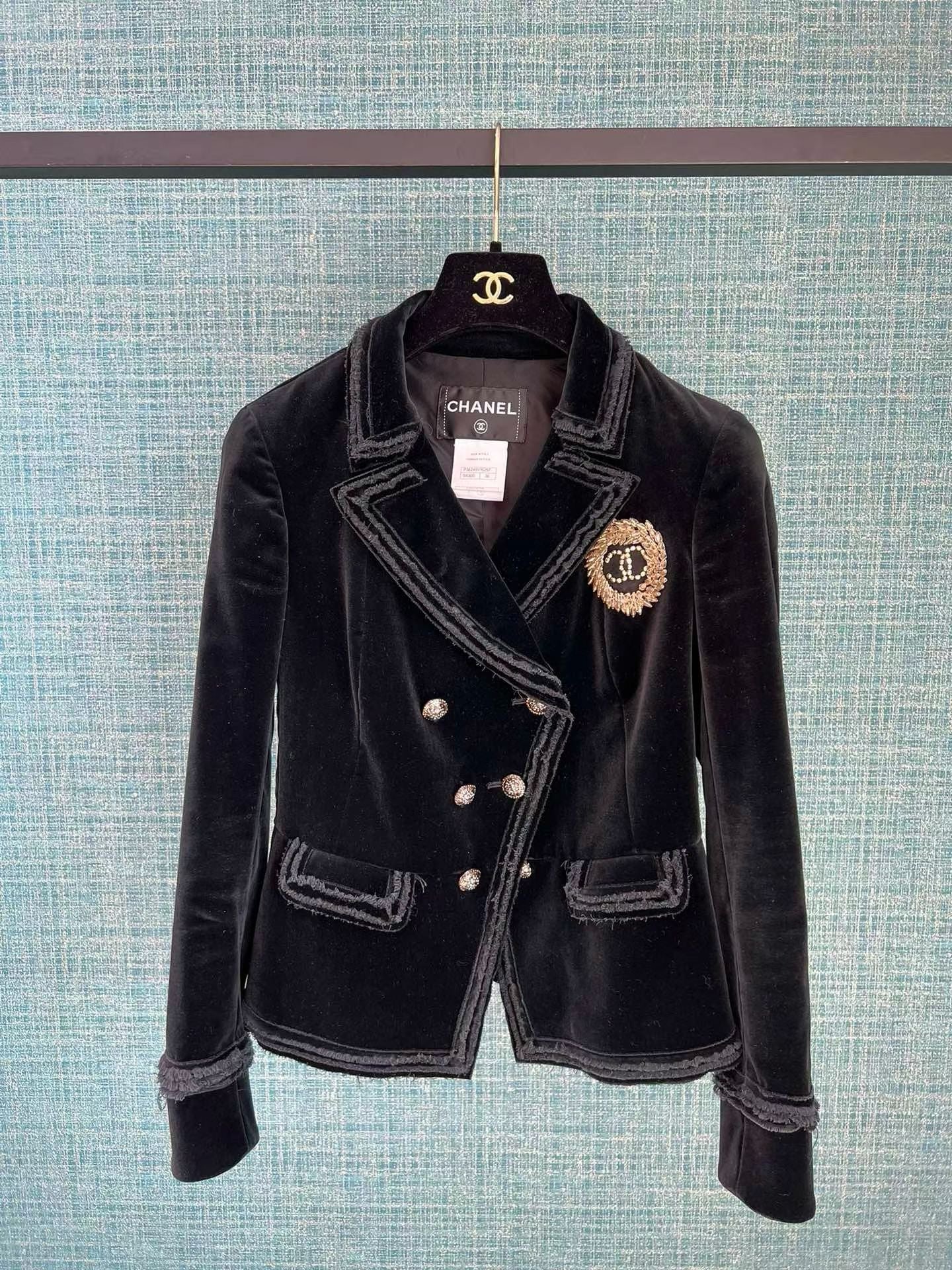 CHANEL 2015 BLACK VELVET BLAZER FT102297
