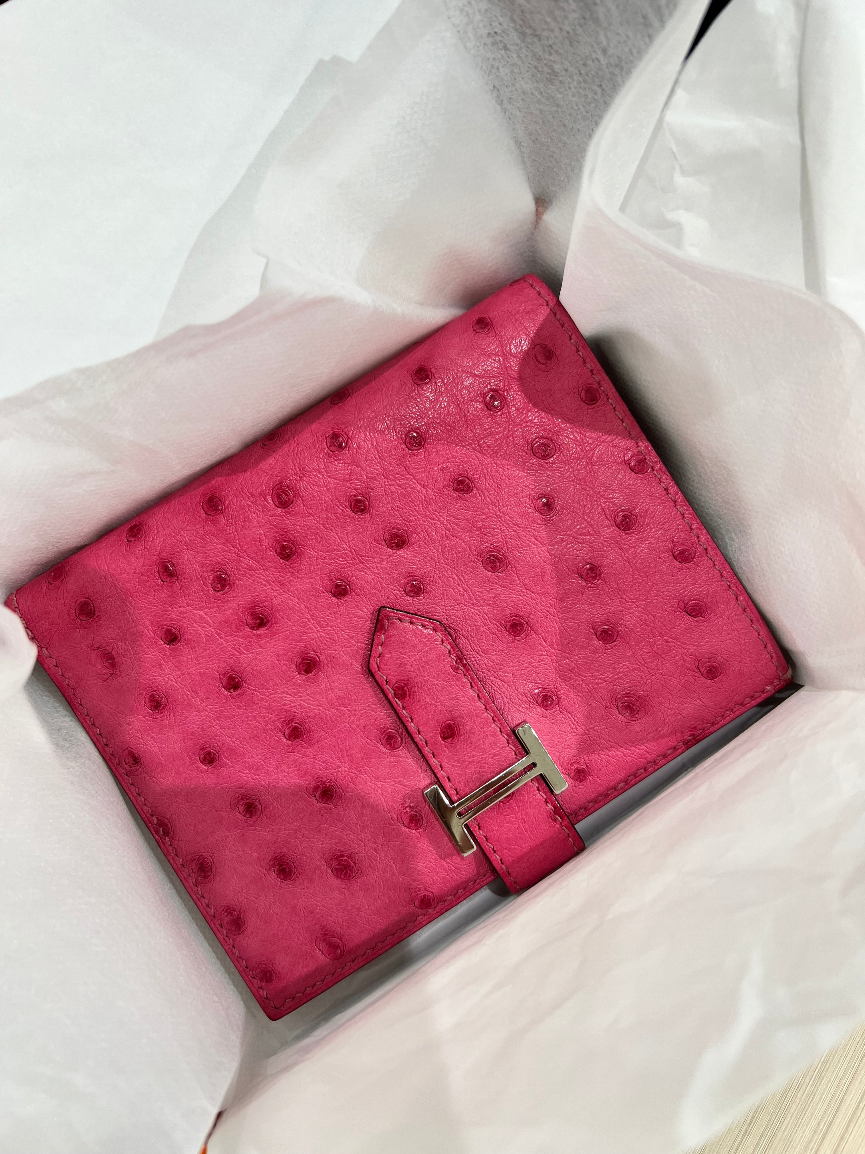 HERMES ROSE TYRIEN OSTRICH BEARN COMPACT WALLET SYC1955