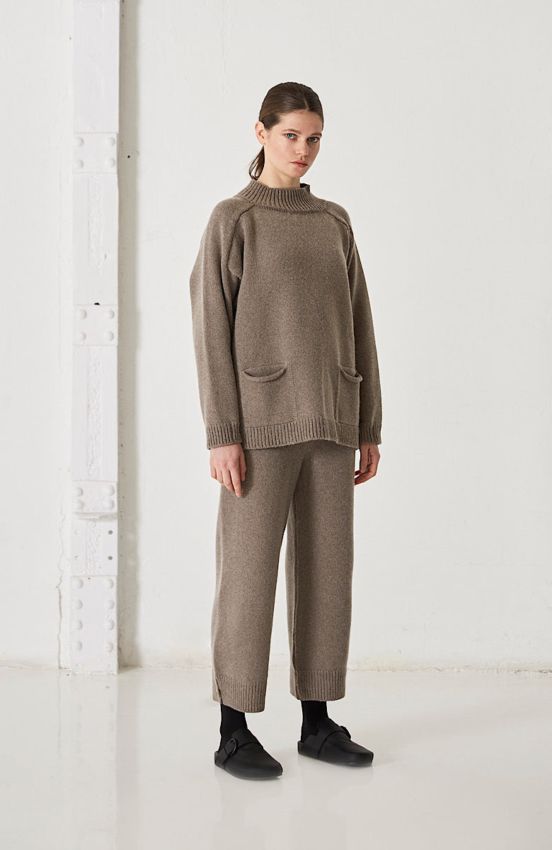 CLOVE SWEATER