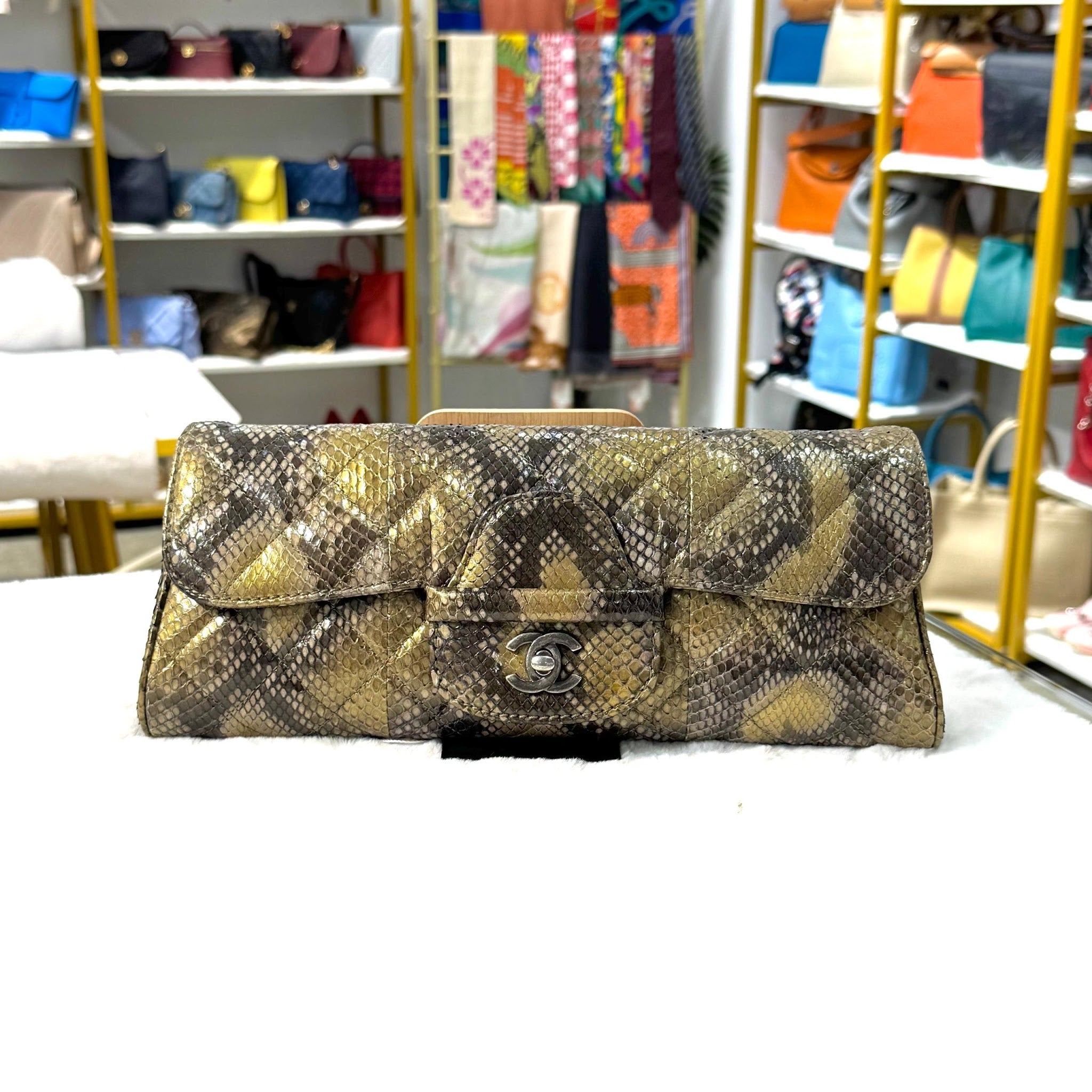 CHANEL OLIVE GREEN COLOR GOLD DIAMOND QUILTED SNAKESKIN CLUTCH IN ANTIQUE SHW HB6998