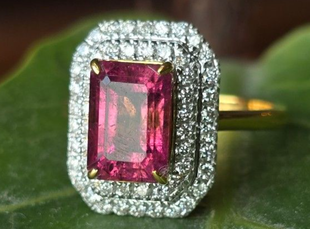 2.87ct Unheated Tourmaline (Rubellite) with natural diamonds in 18K gold setting SKH1126