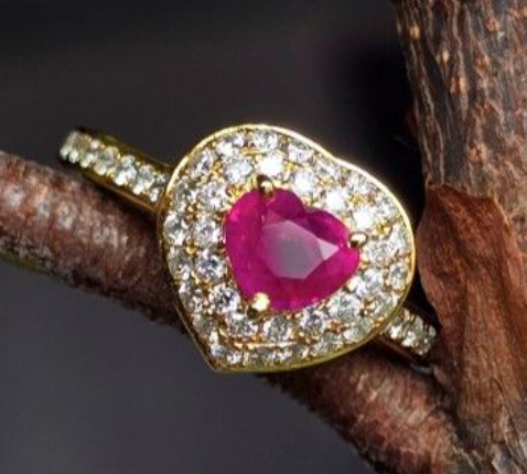 1.02ct Unheated Burma Ruby Ring with natural diamonds in 18K gold setting SKH1138