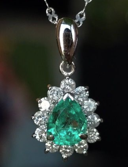 0.74ct Colombia (columbia) Emerald Pendant with natural diamonds in platinum setting SKH1115