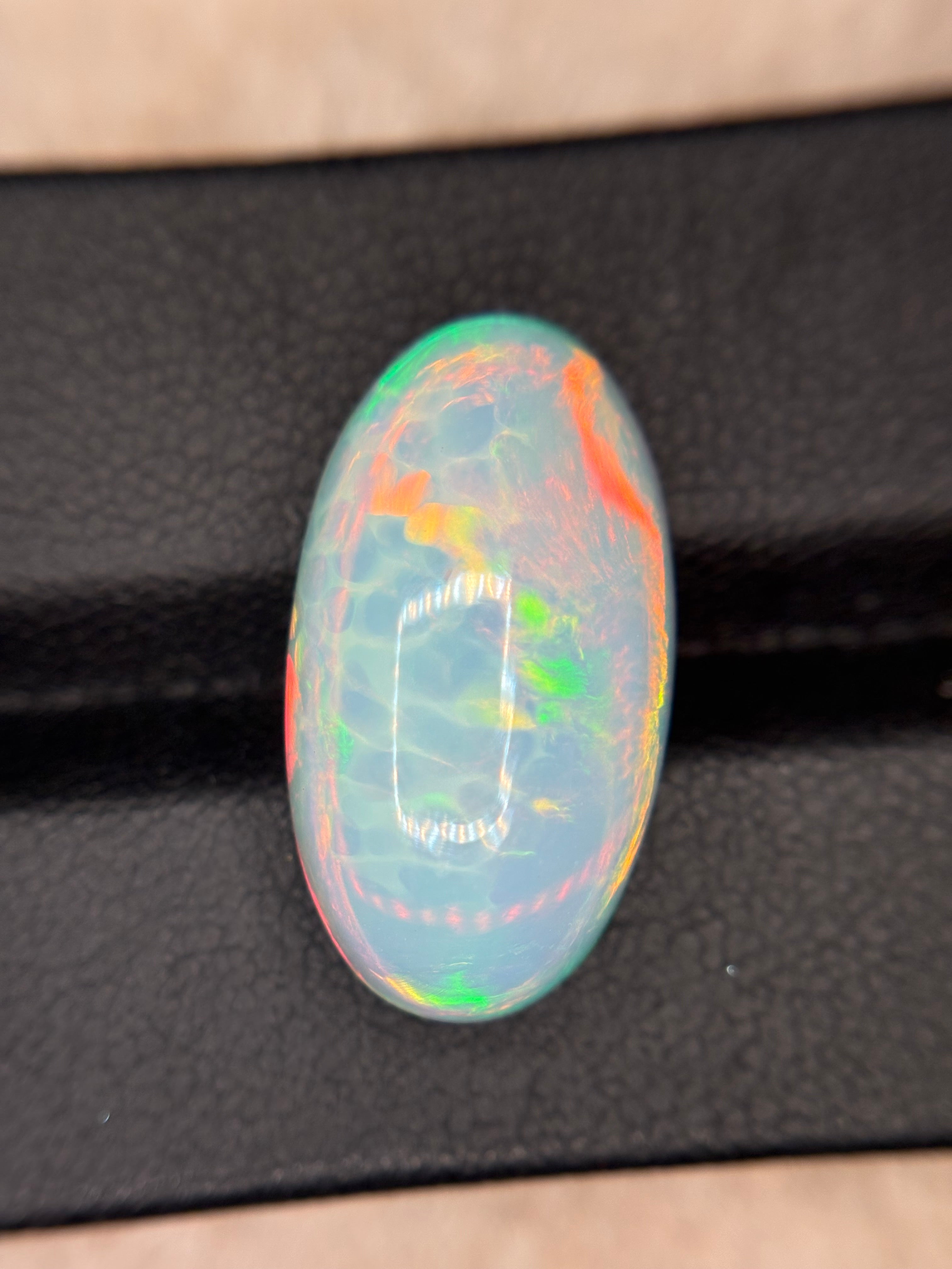 8.50ct White Opal Cab Oval THAIC0468