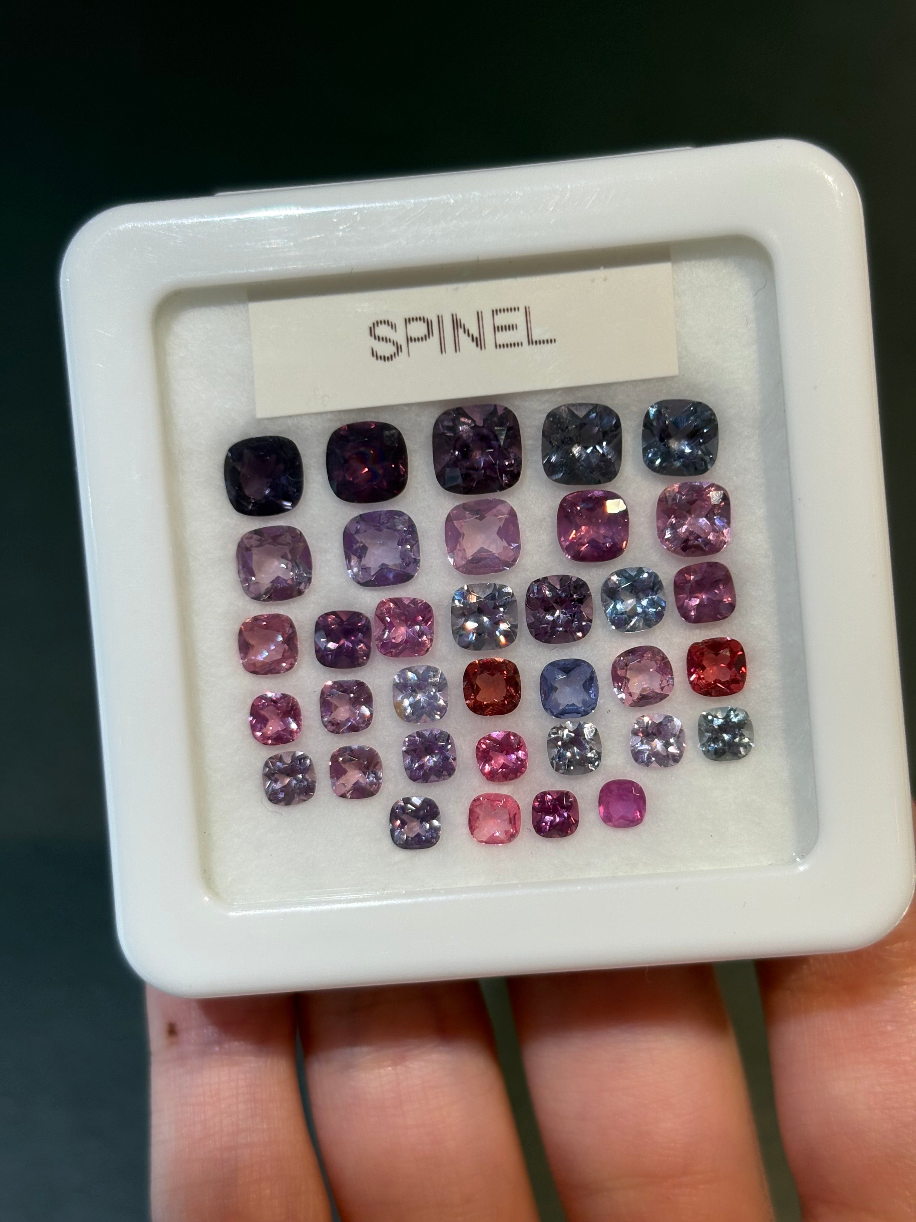 14.32ct Spinel Cushion Set DXBCS5688
