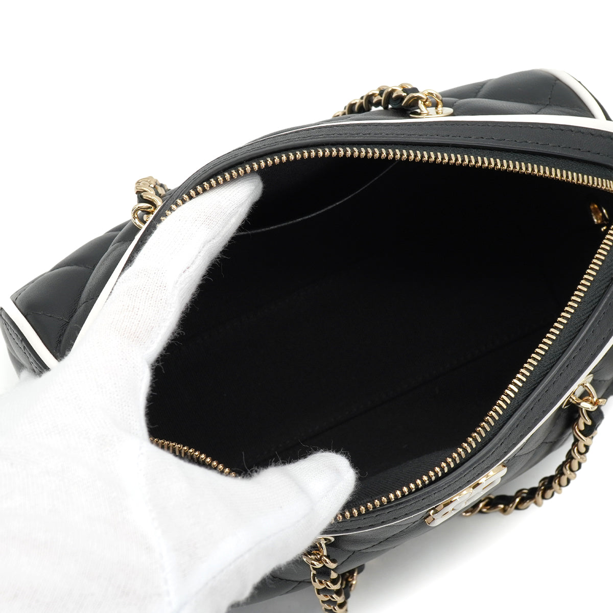 CHANEL MATELASSE CHAIN HAND SHOULDER BAG BLACK WHITE LAMB SKIN GOLD HARDWARE 90334154