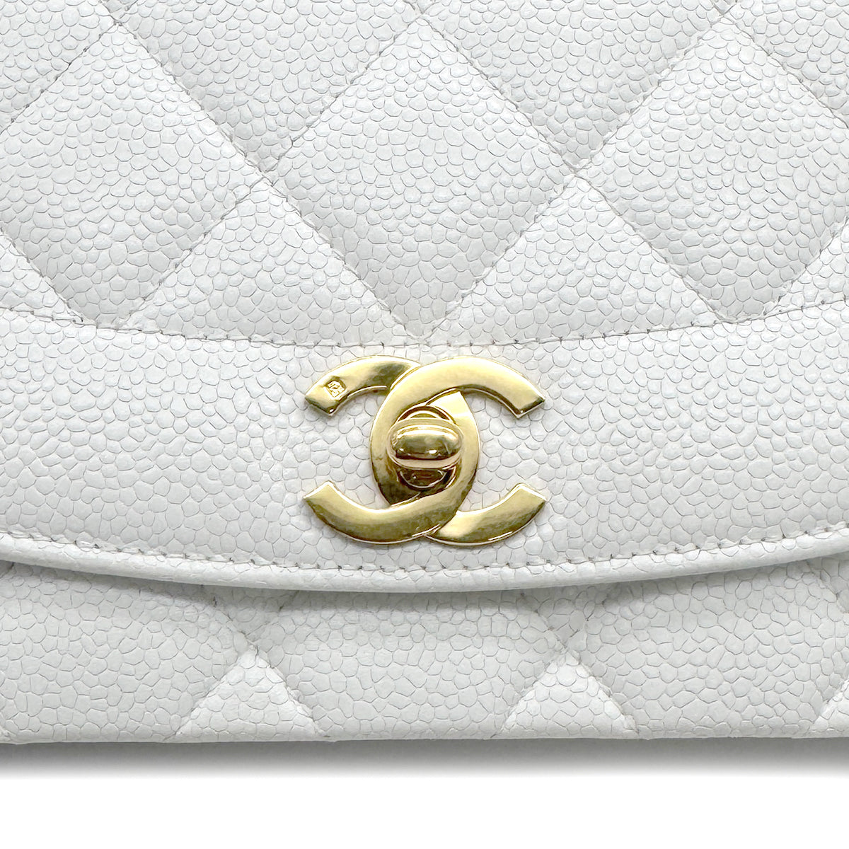 VINTAGE CHANEL DIANA MEDIUM CHAIN SHOULDER BAG WHITE CAVIAR SKIN GOLD HARDWARE 90313668