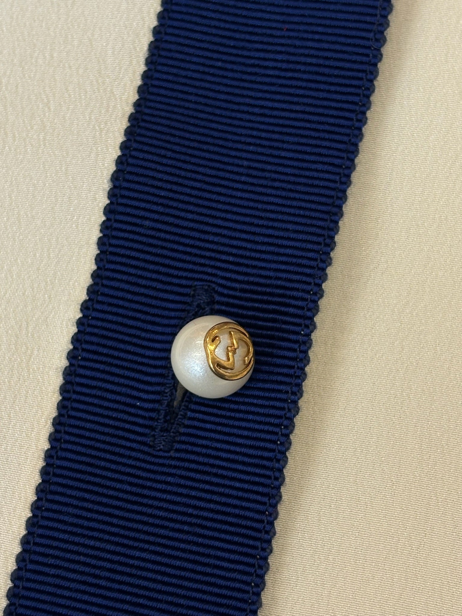 Size 36 - Gucci Cream Silk Contrast Trim Neck Tie Detail Shirt