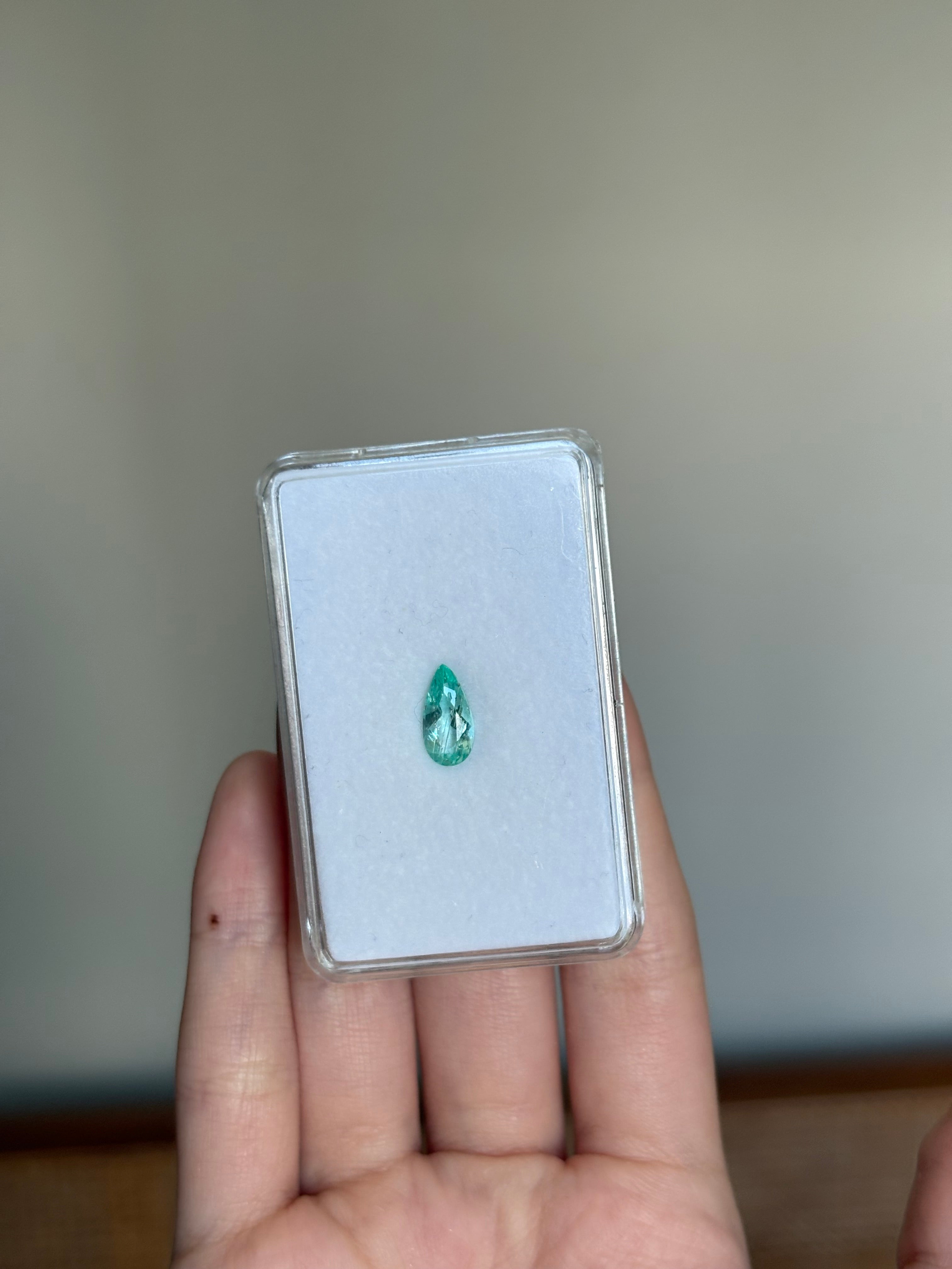 1.23ct Vanadium Beryl* DXBCS4955