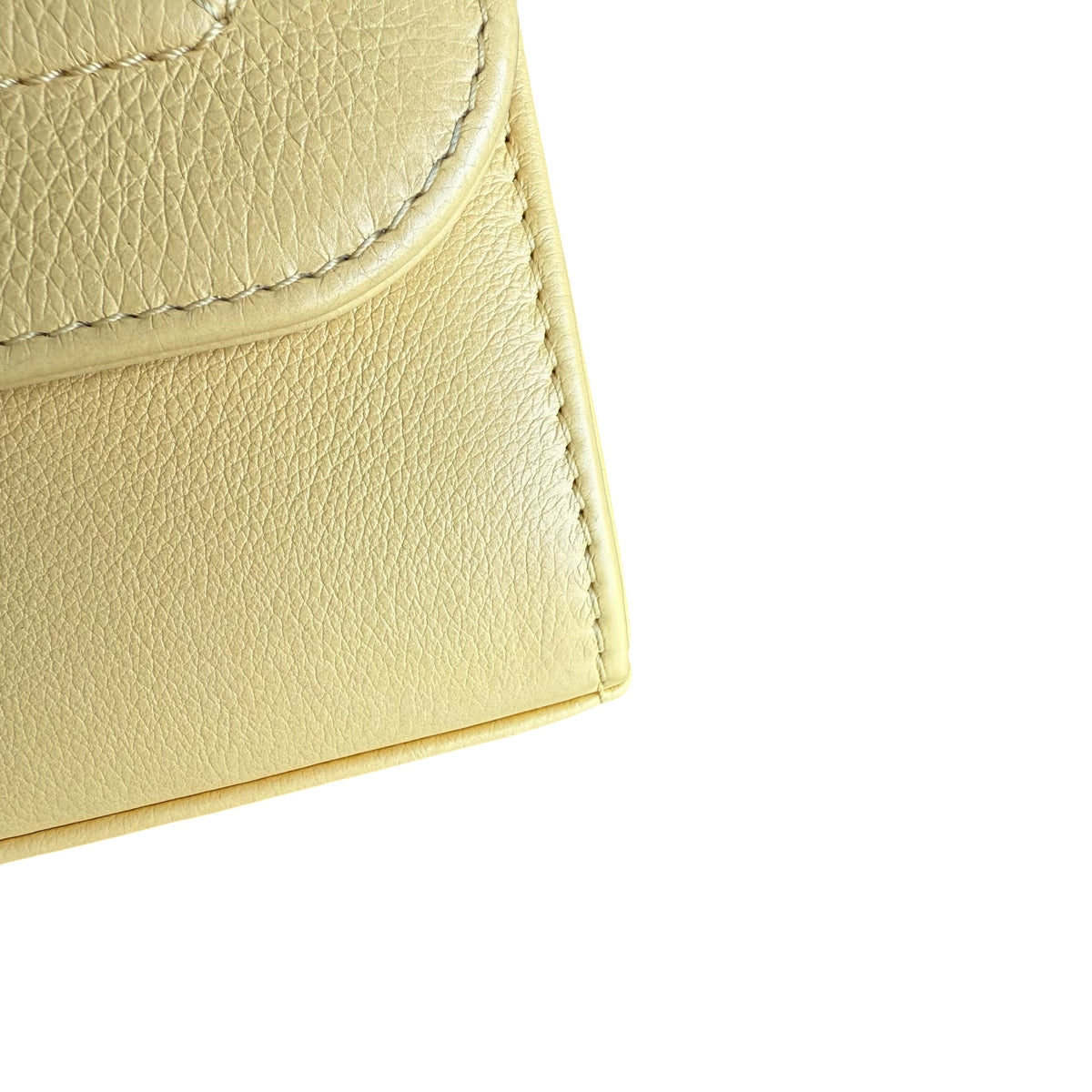 Luxury Evermore Chanel Label Click small bag in yellow quilted grained calfskin leather with detailed stitching