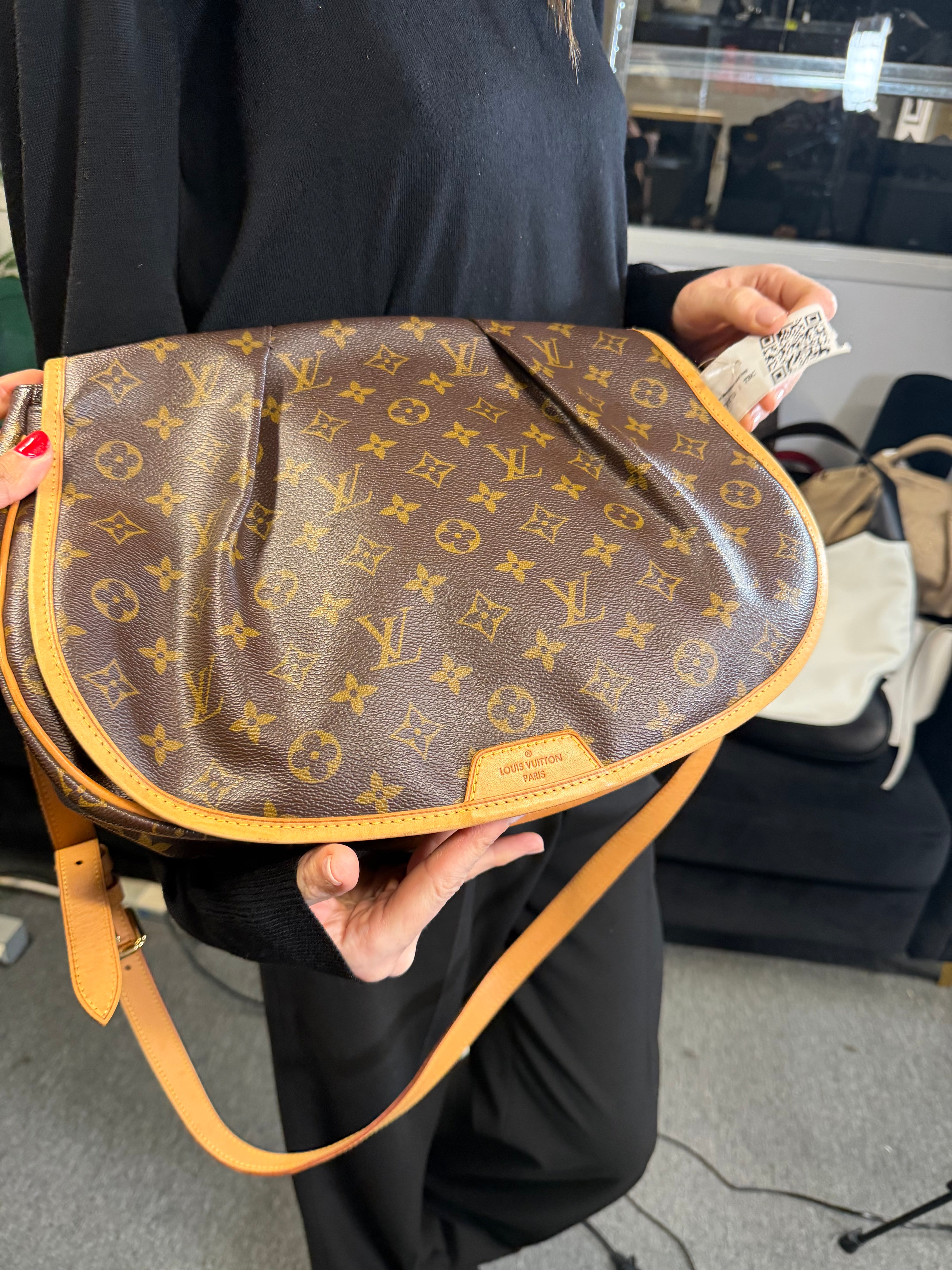 Louis Vuitton Menilmontant bag AKC0682