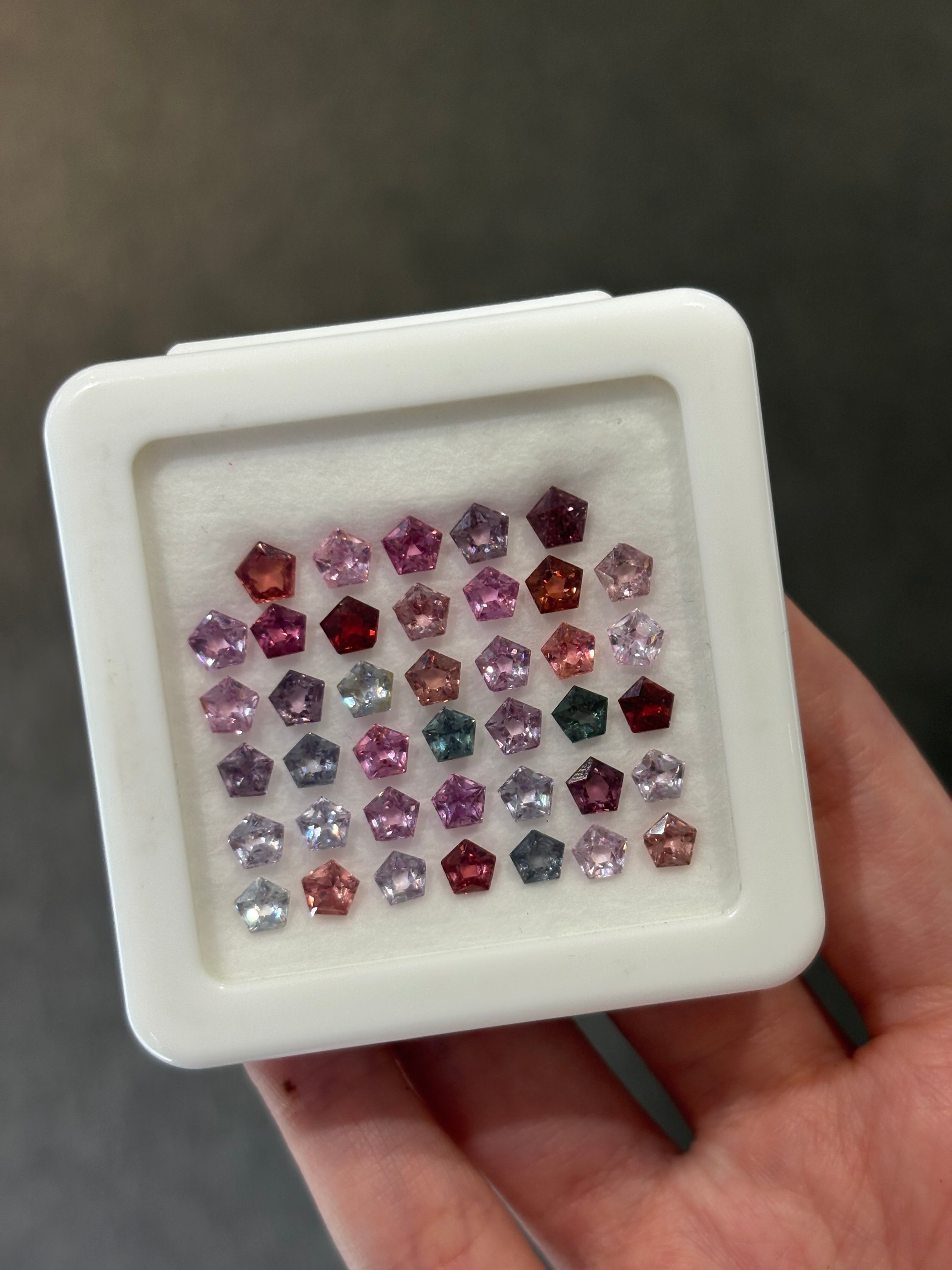 13.97ct Spinel Star Set DXBCS4611