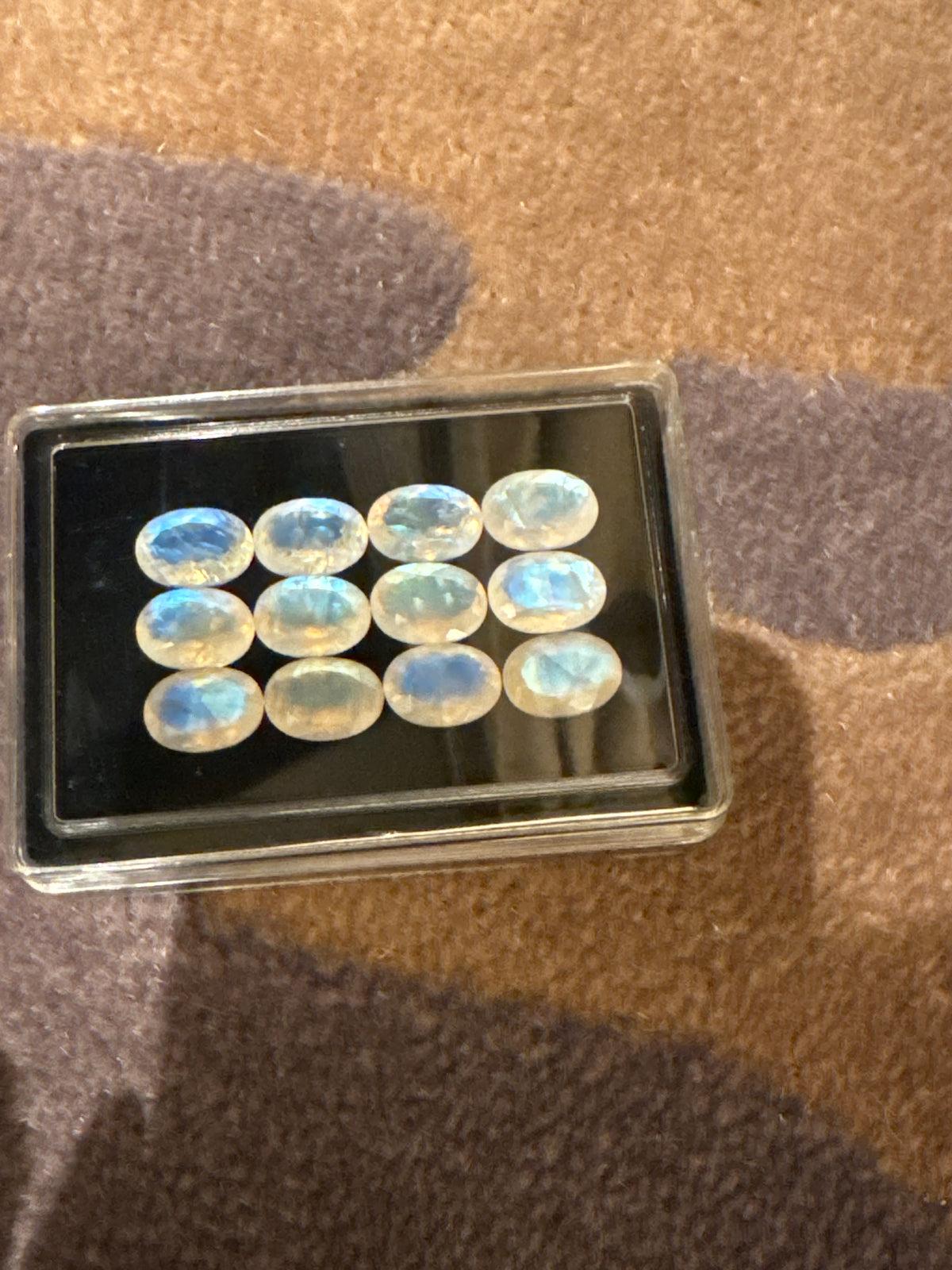 5.5 carats Rainbow moonstone