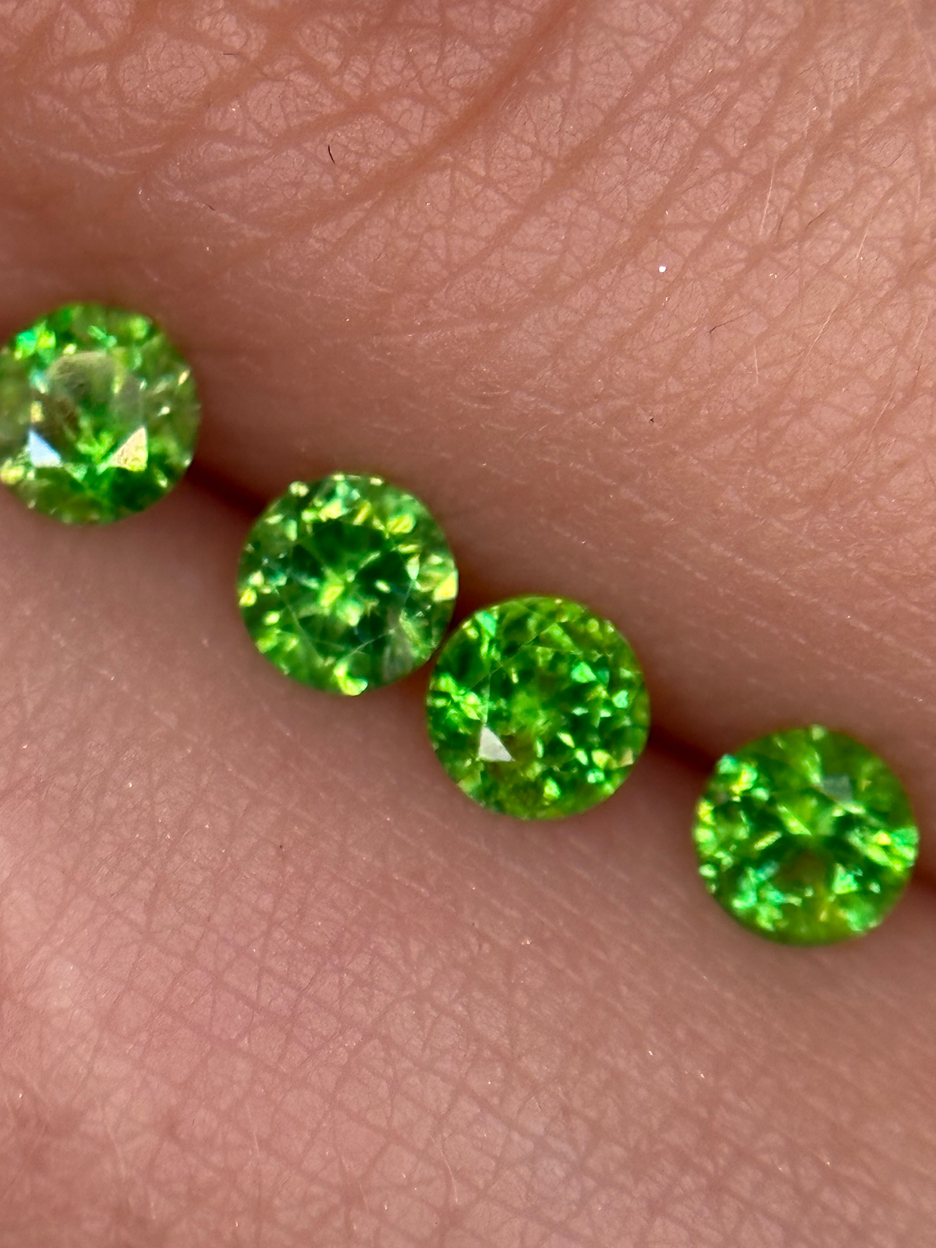0.67ct Russian Demantoid Bobrovka Set 5pcs (3) DXBCS4847